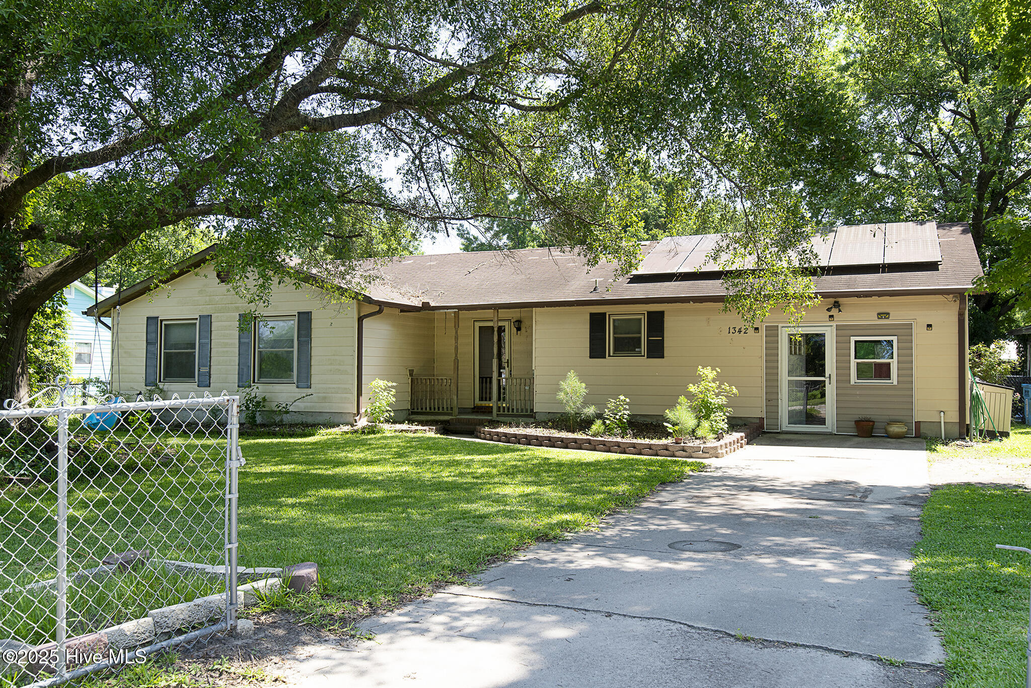 1342 Old Maplehurst Rd Road, Jacksonville, NC 28540 – photo 2: Front