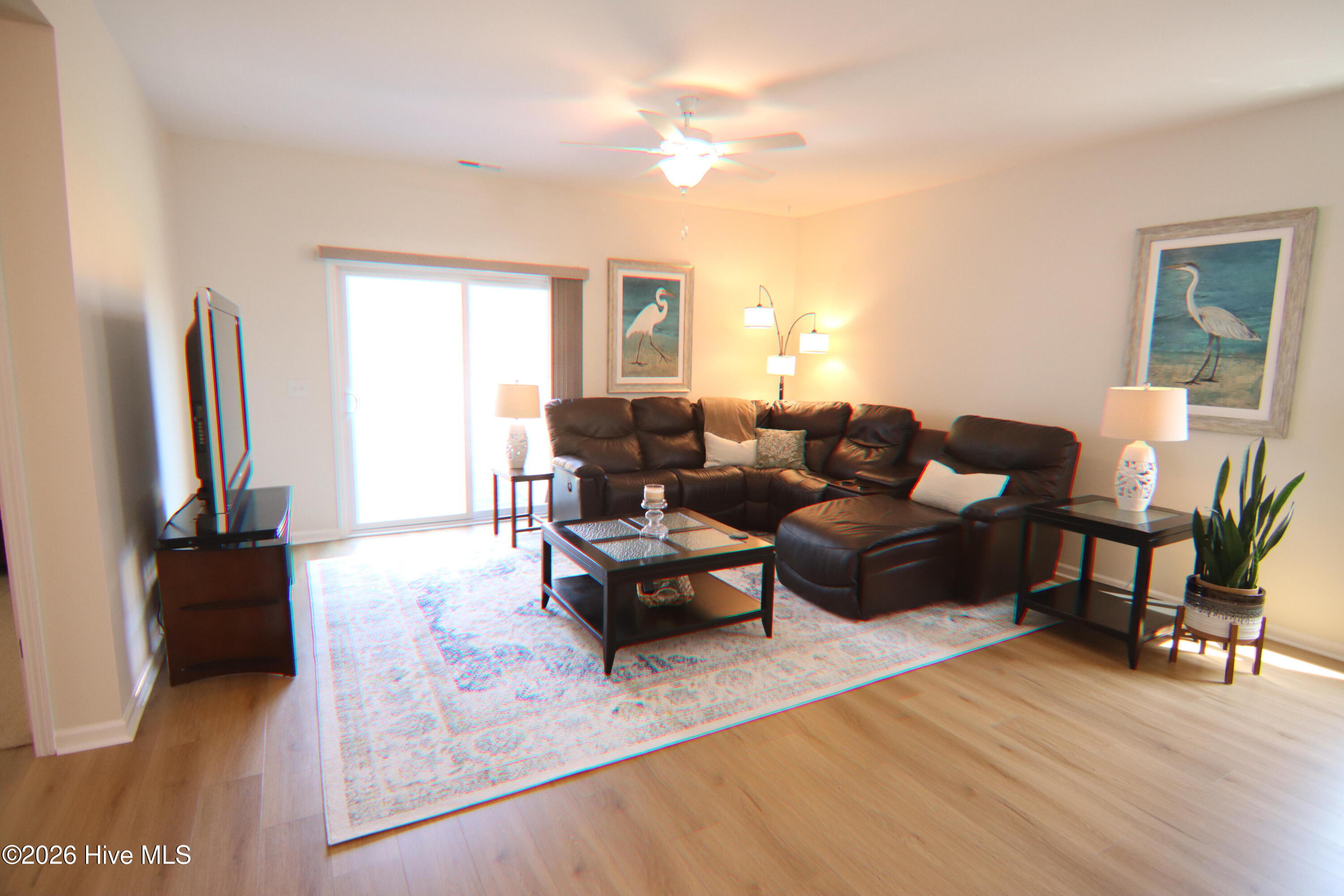 100565825 | Photo 11