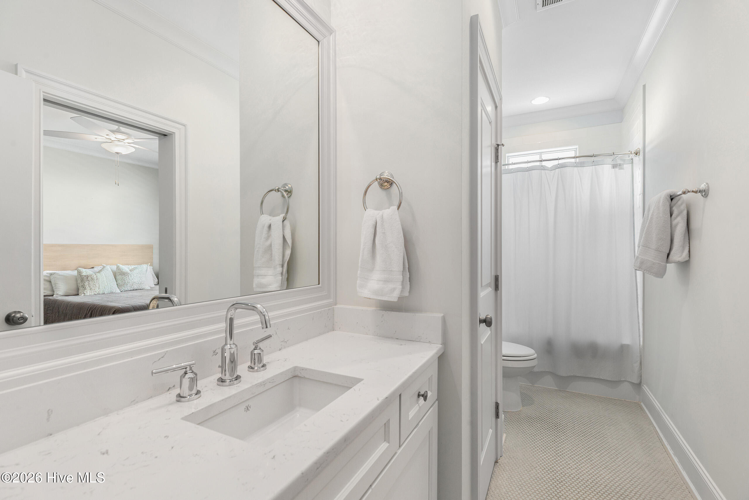 100563719 | Photo 55