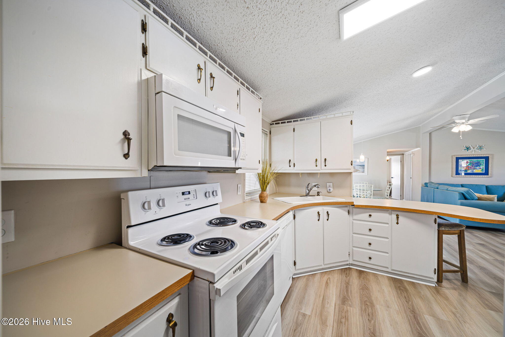 100561406 | Photo 21