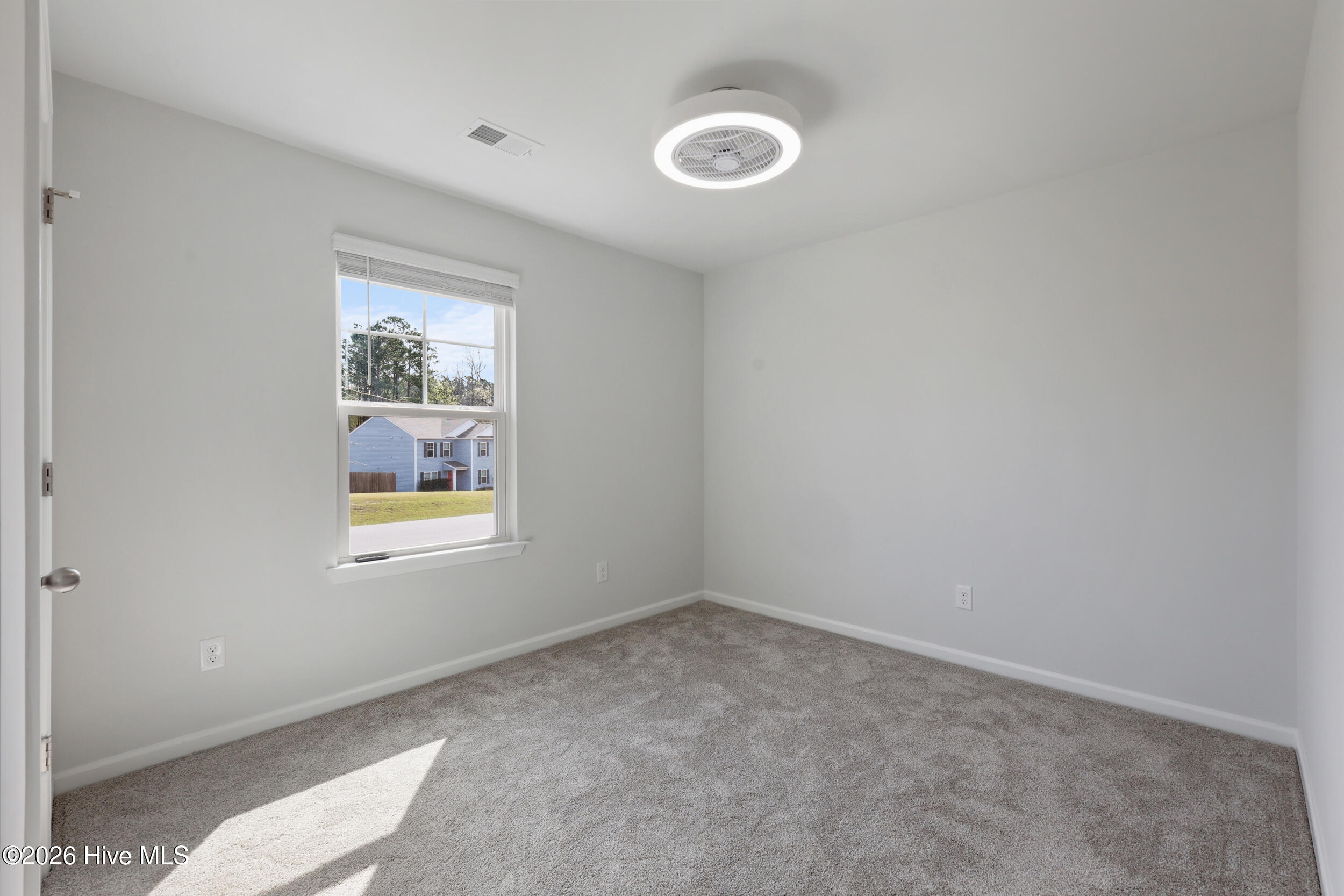 100563089 | Photo 23