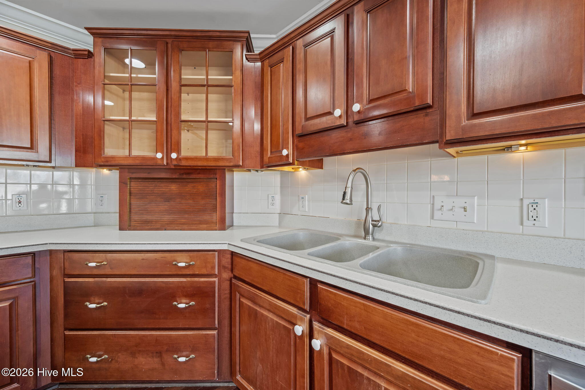 100542324 | Photo 35