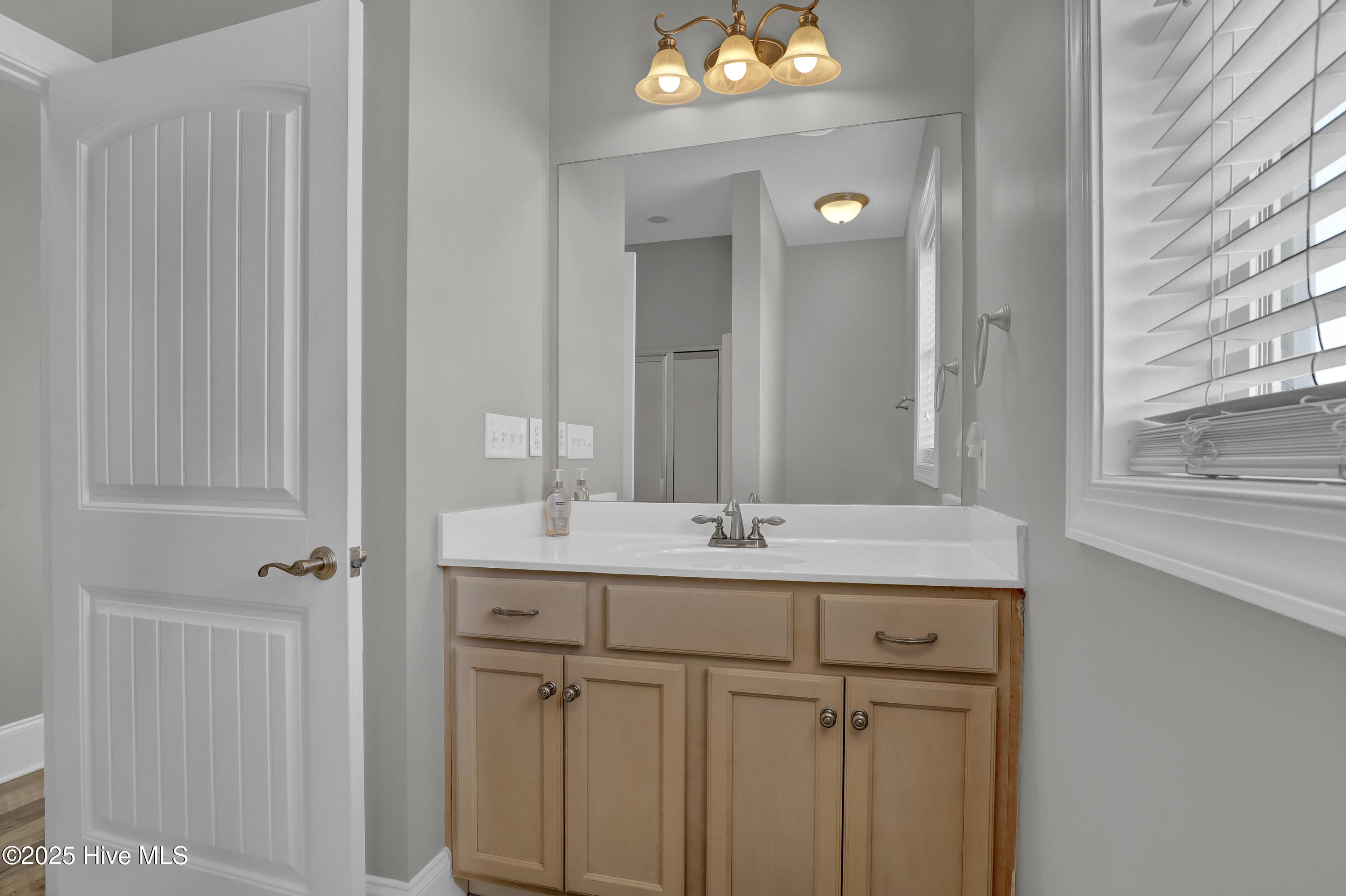 100538324 | Photo 50