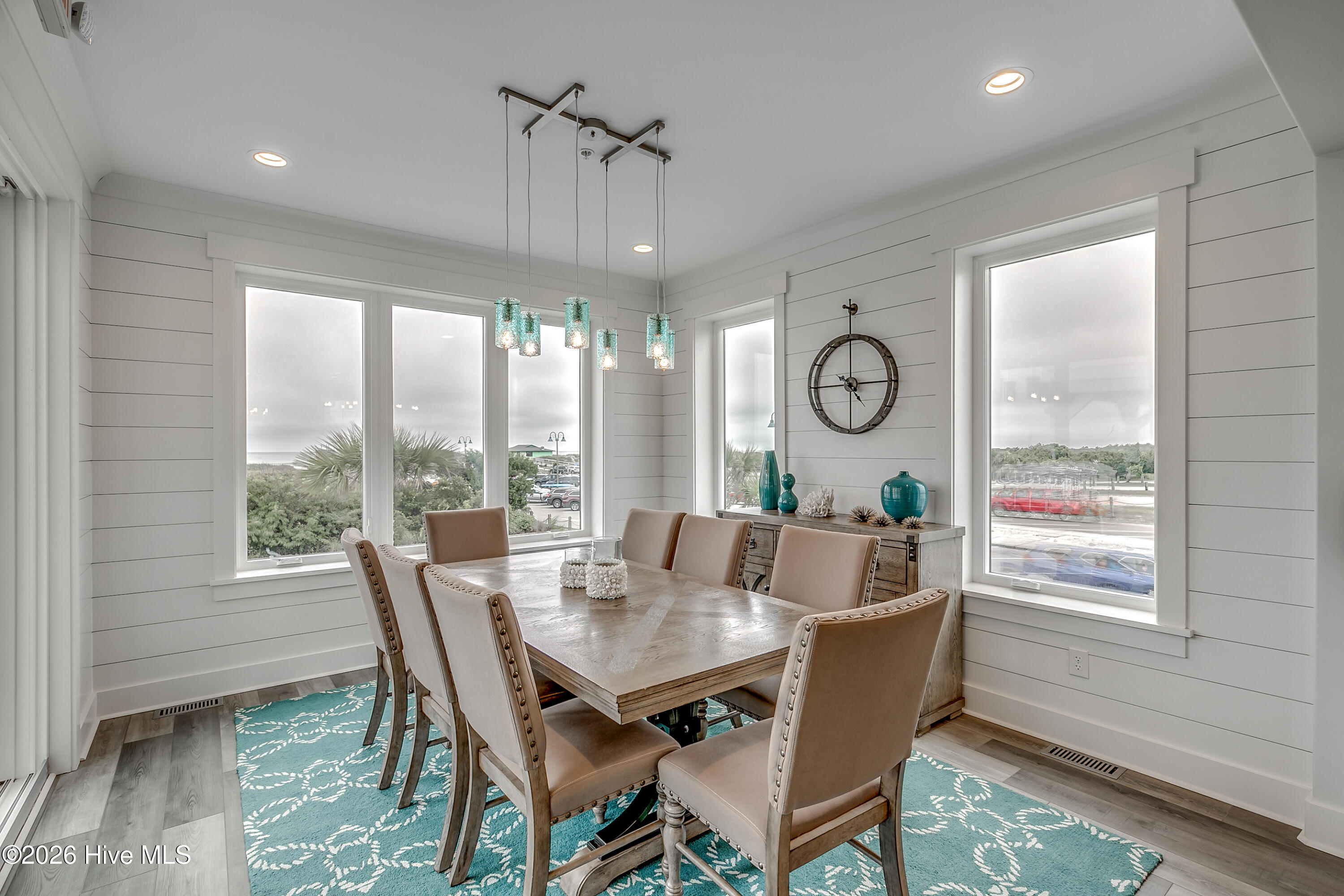 100543615 | Photo 79