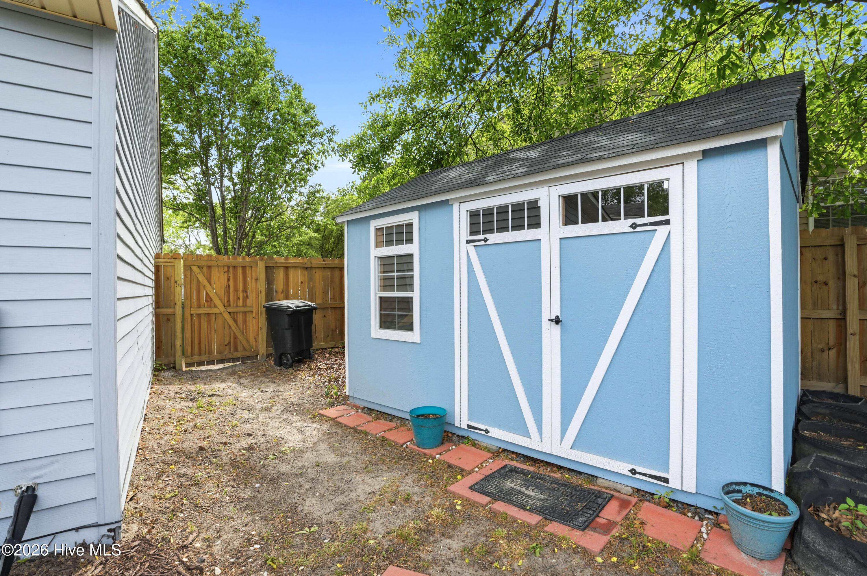 100566190 | Photo 18