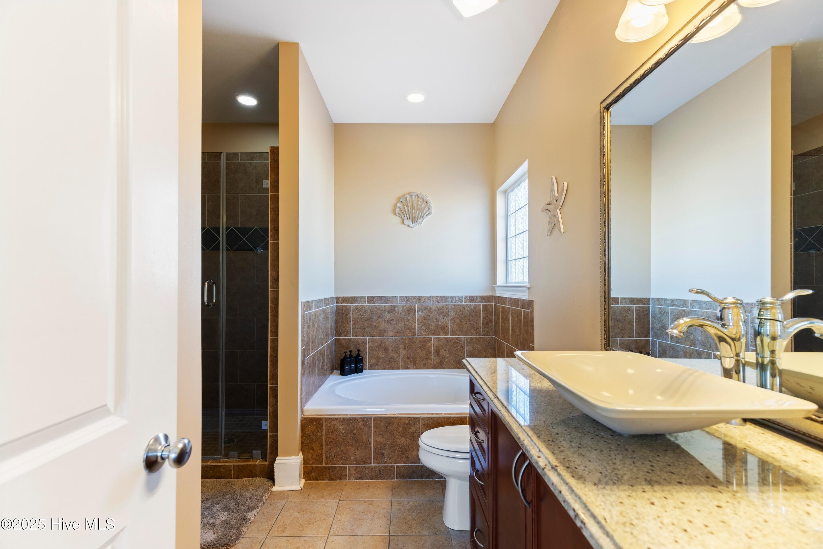 100546676 | Photo 33