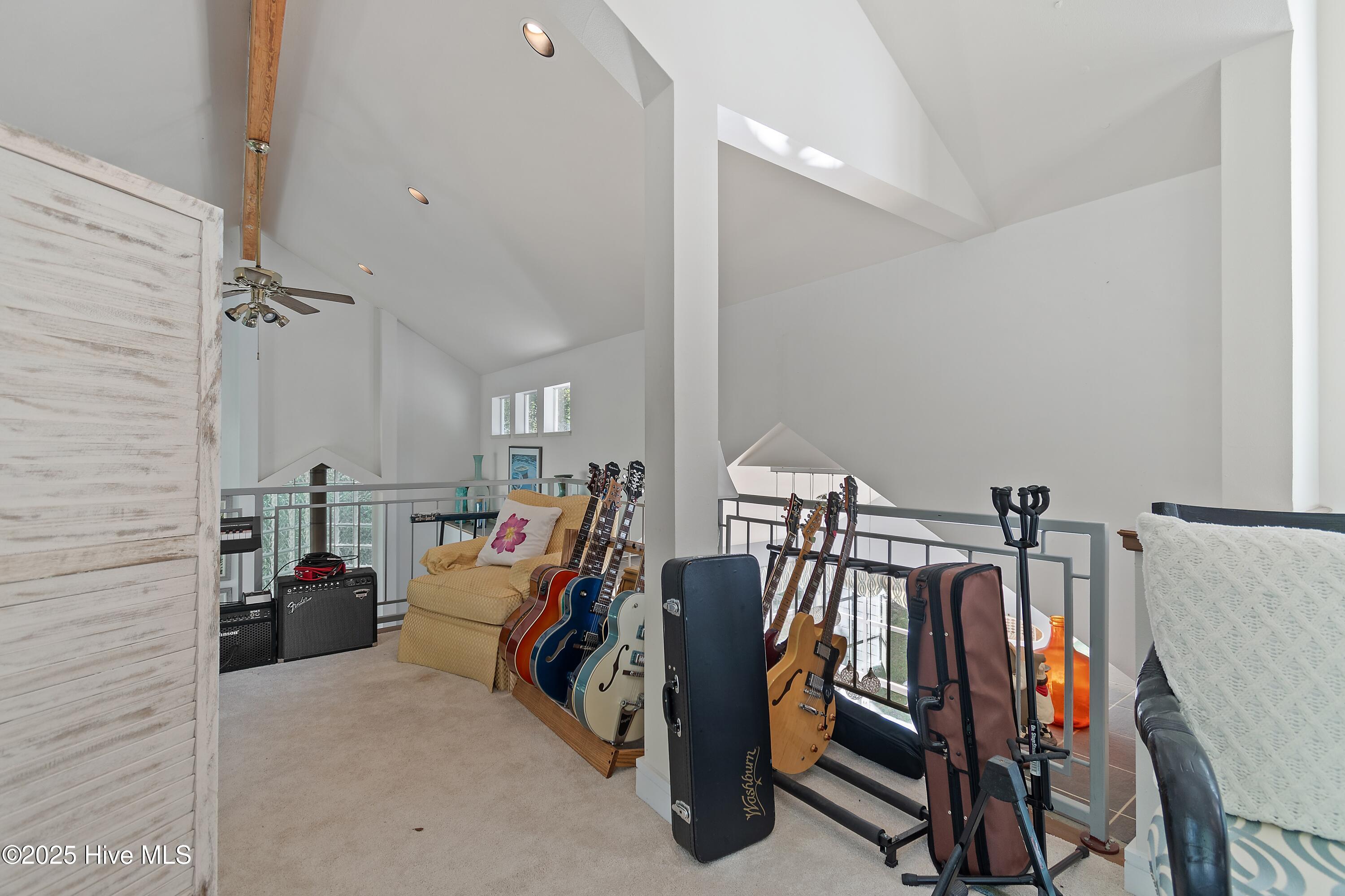 100535274 | Photo 33