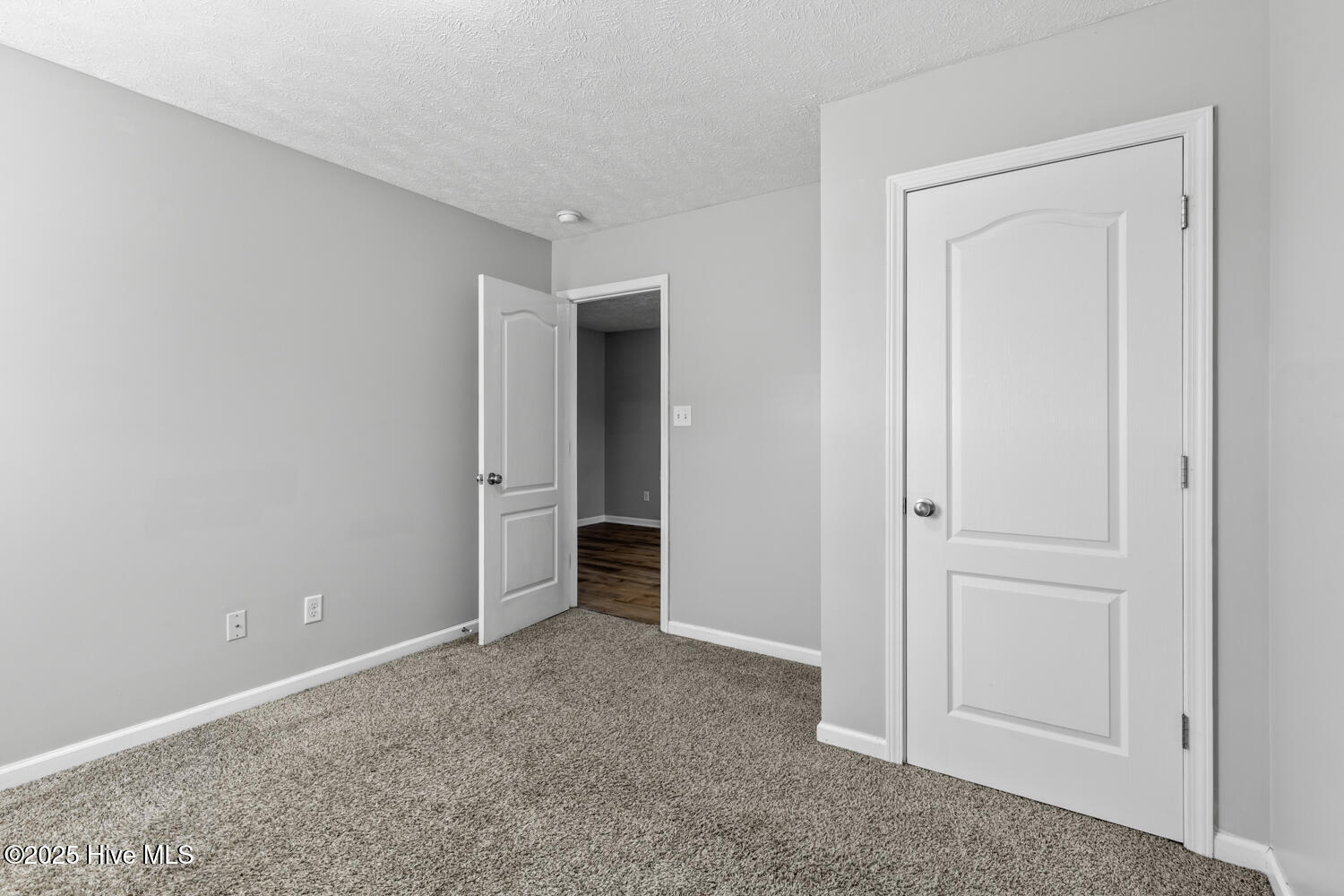 100540100 | Photo 21