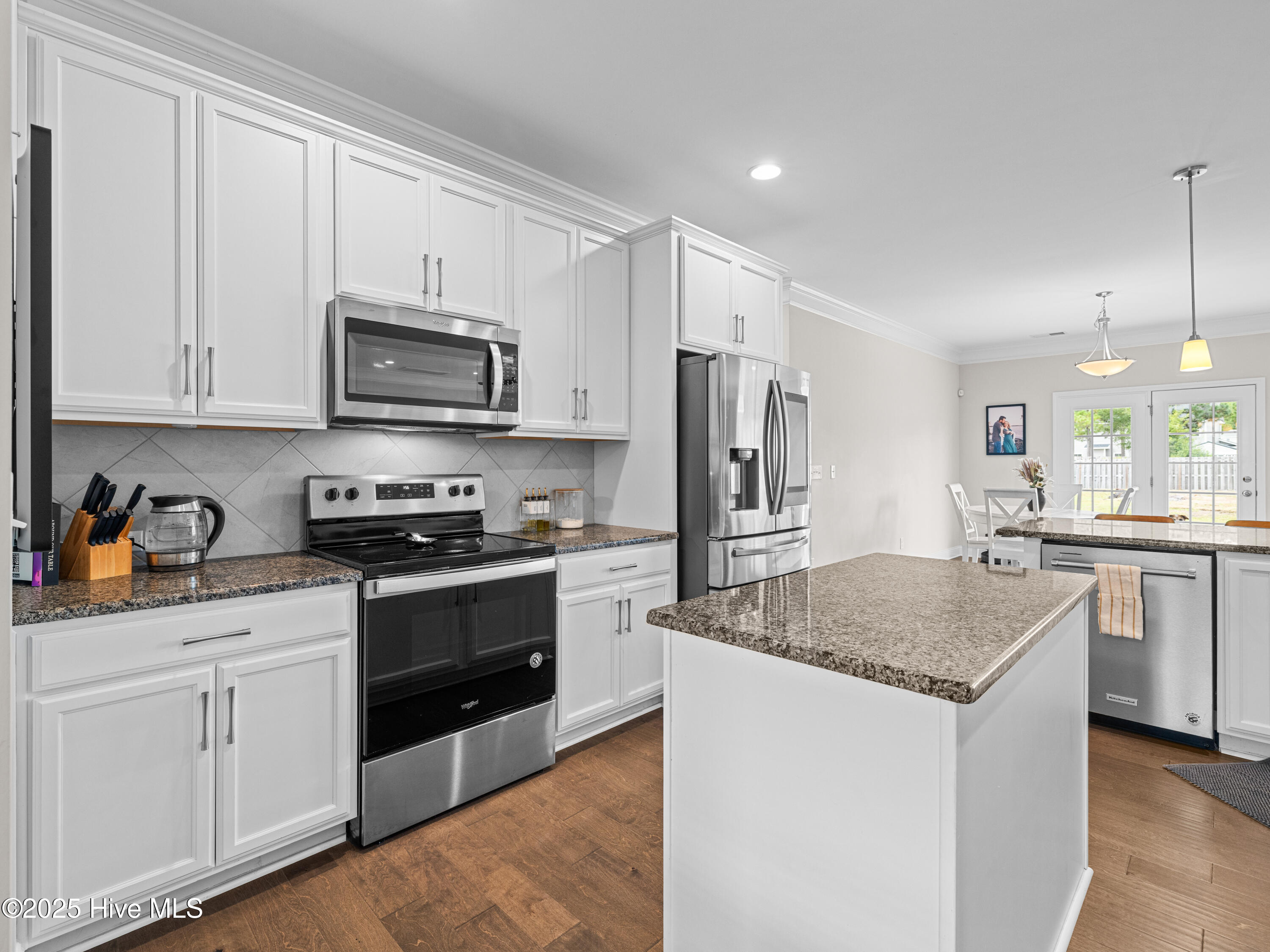 100535765 | Photo 30