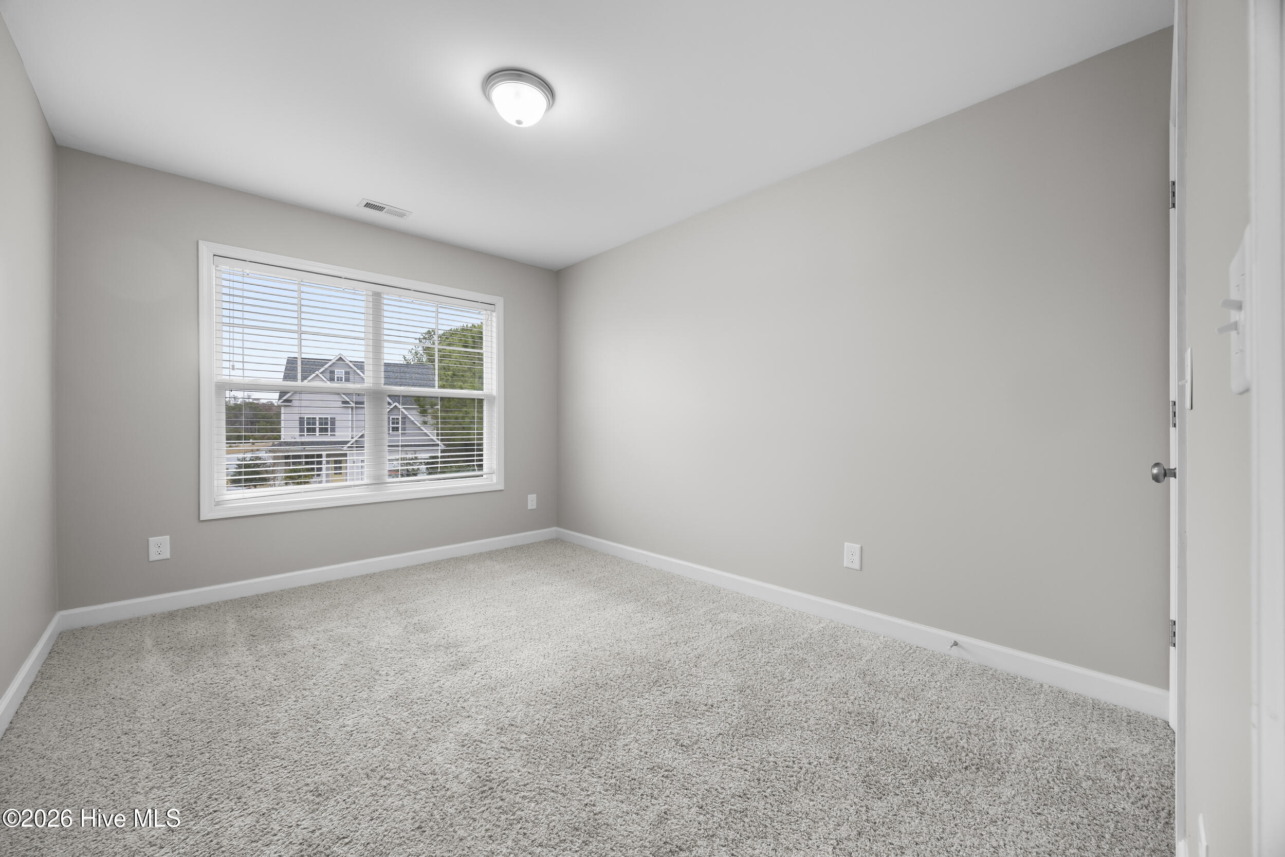 100557313 | Photo 25