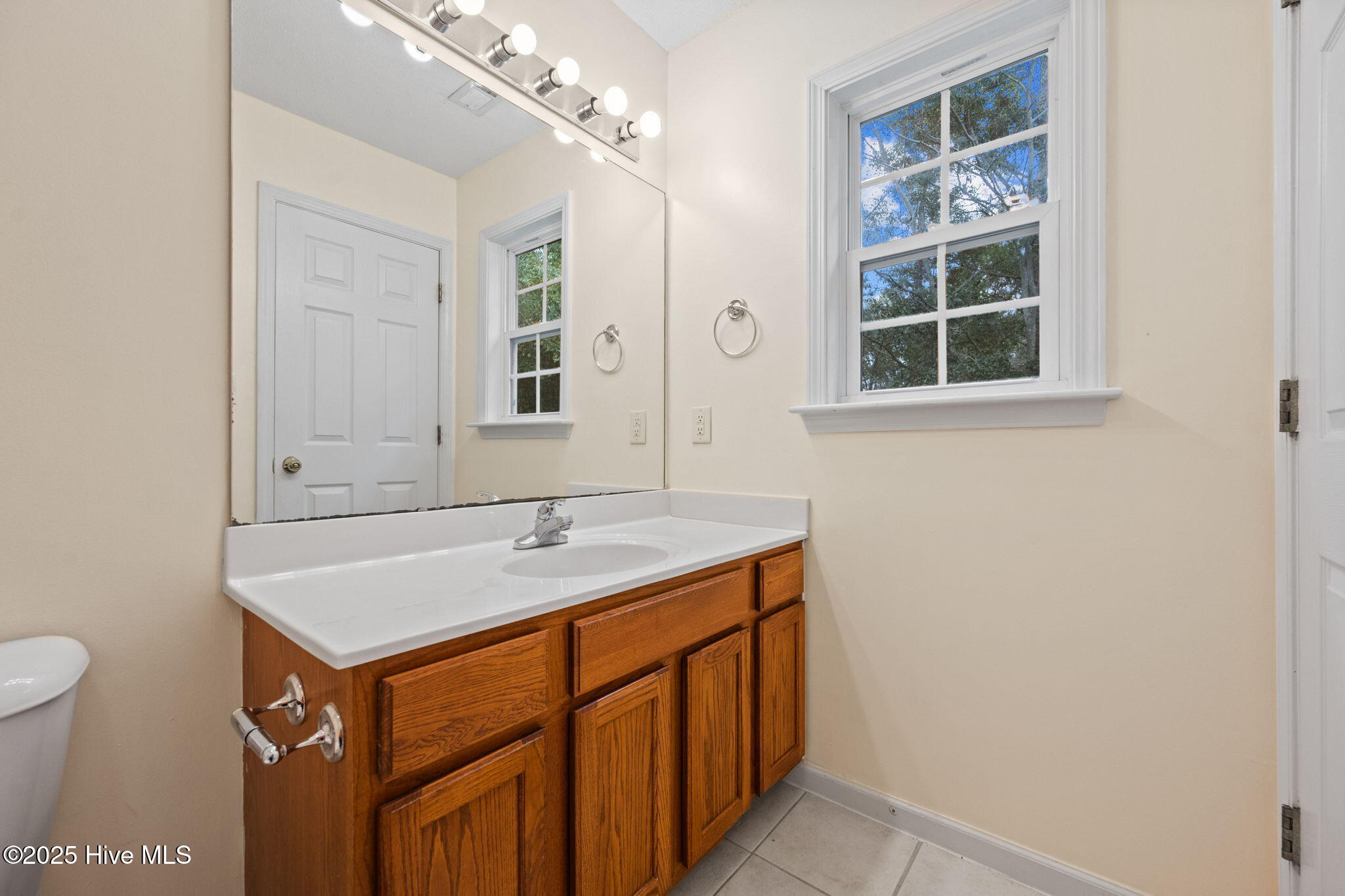 100565429 | Photo 19