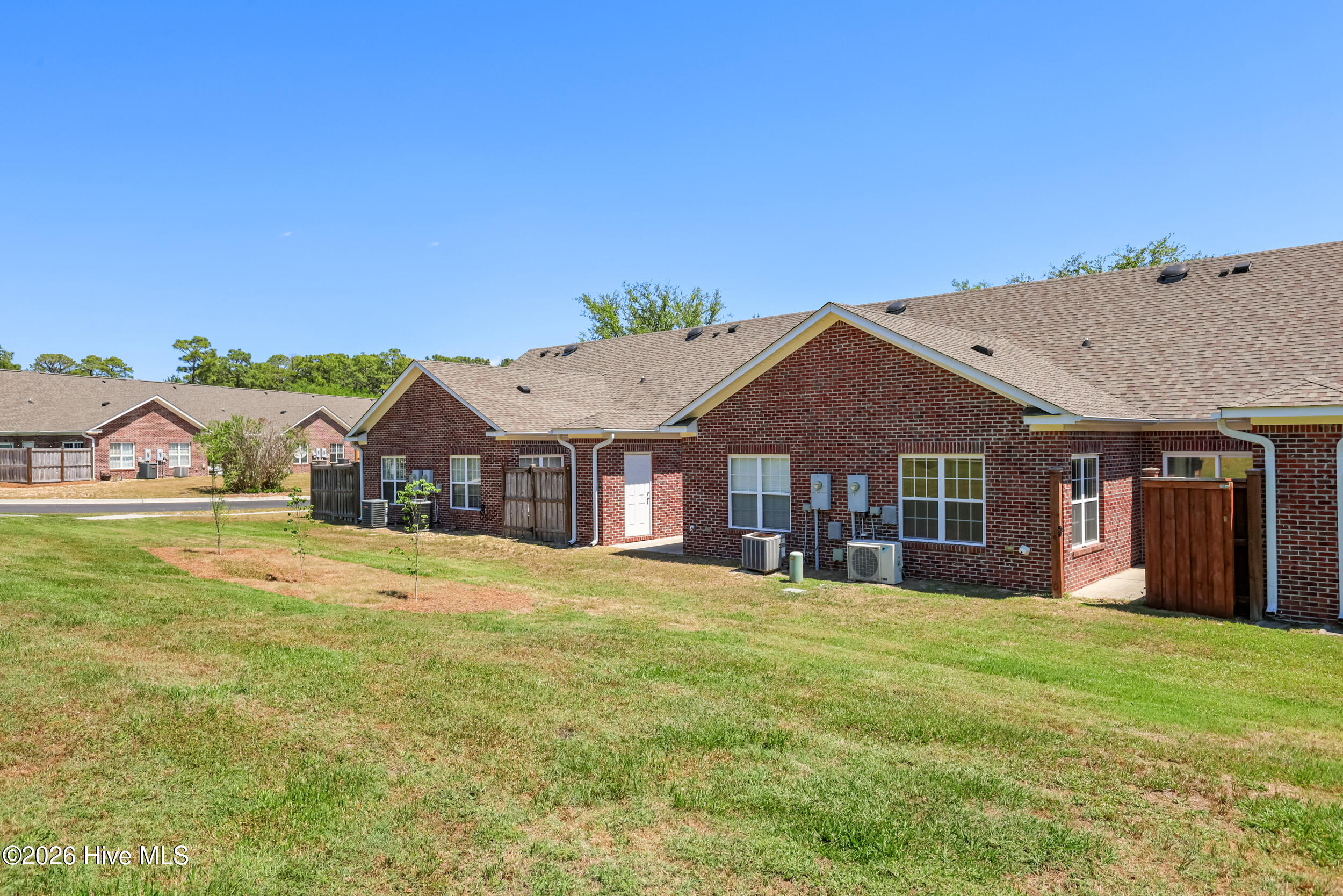 100569143 | Photo 23