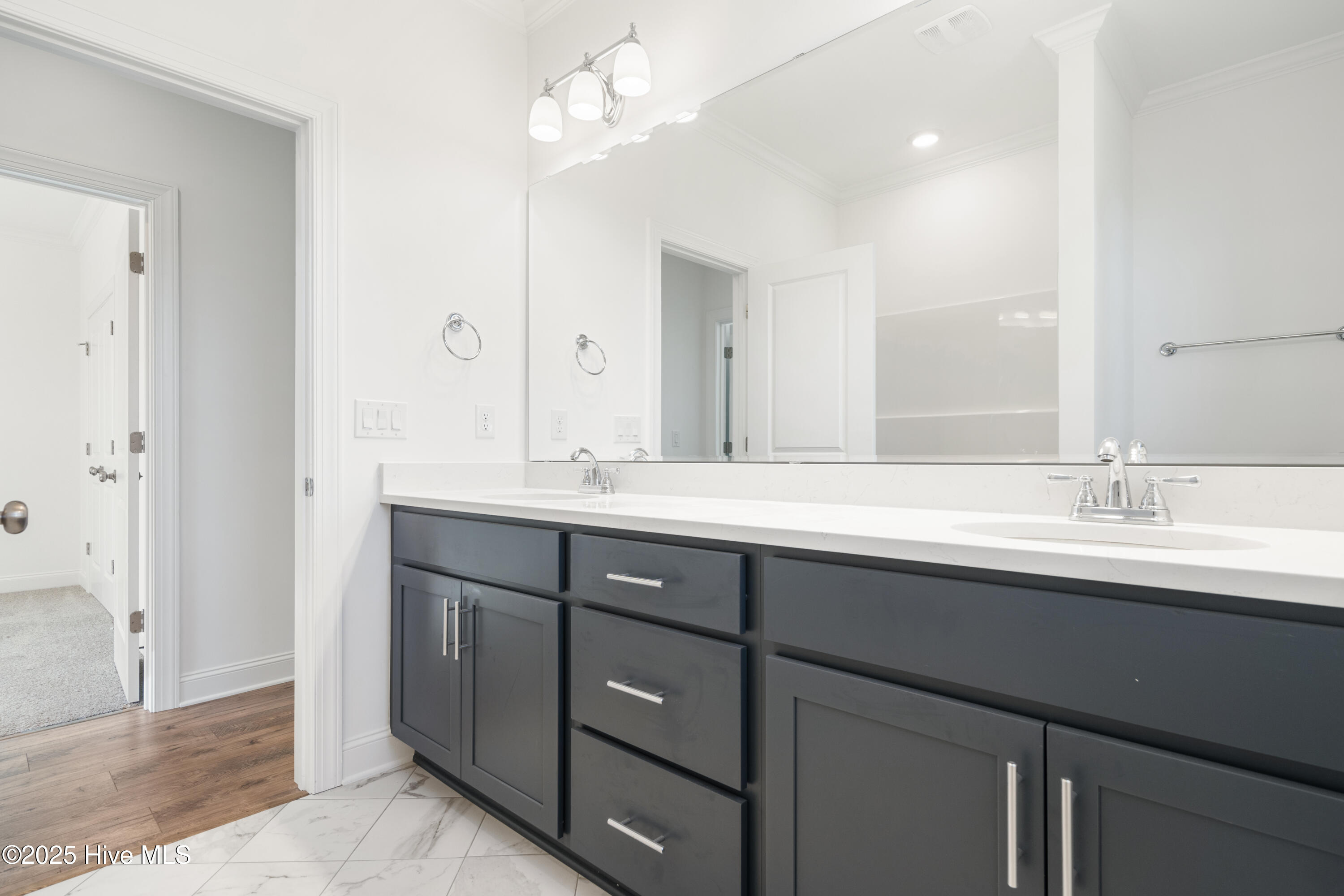 100493135 | Photo 36