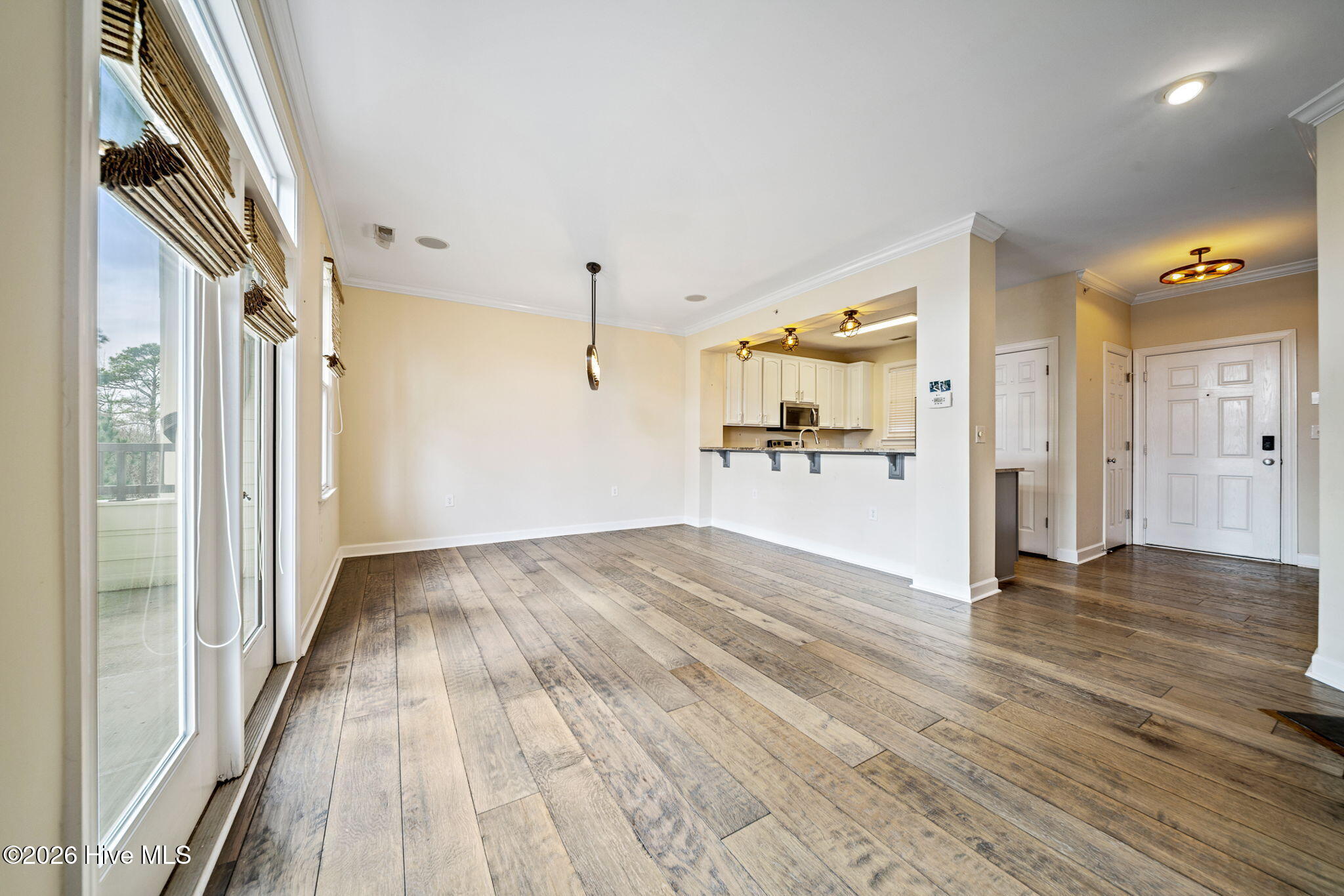 100557806 | Photo 11