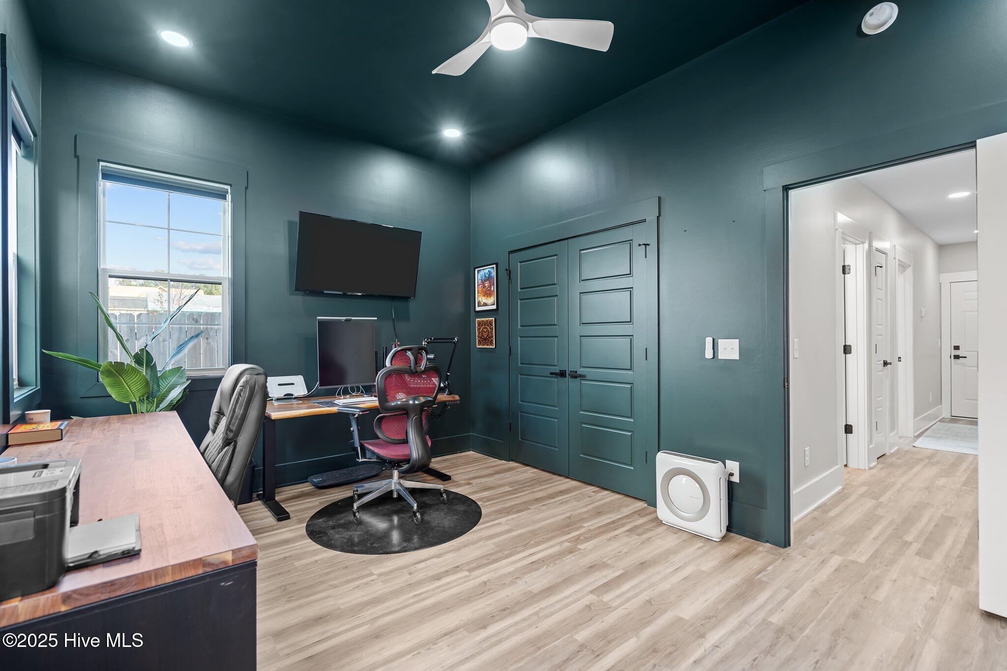 100537870 | Photo 14