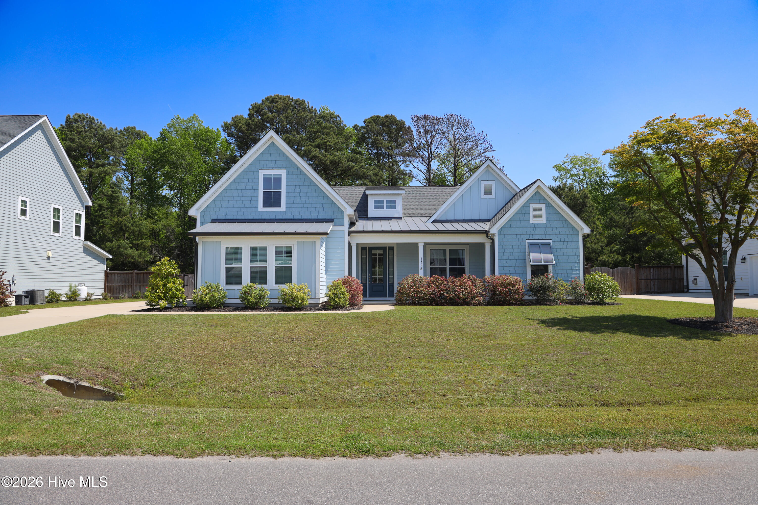 100567915 | Photo 85