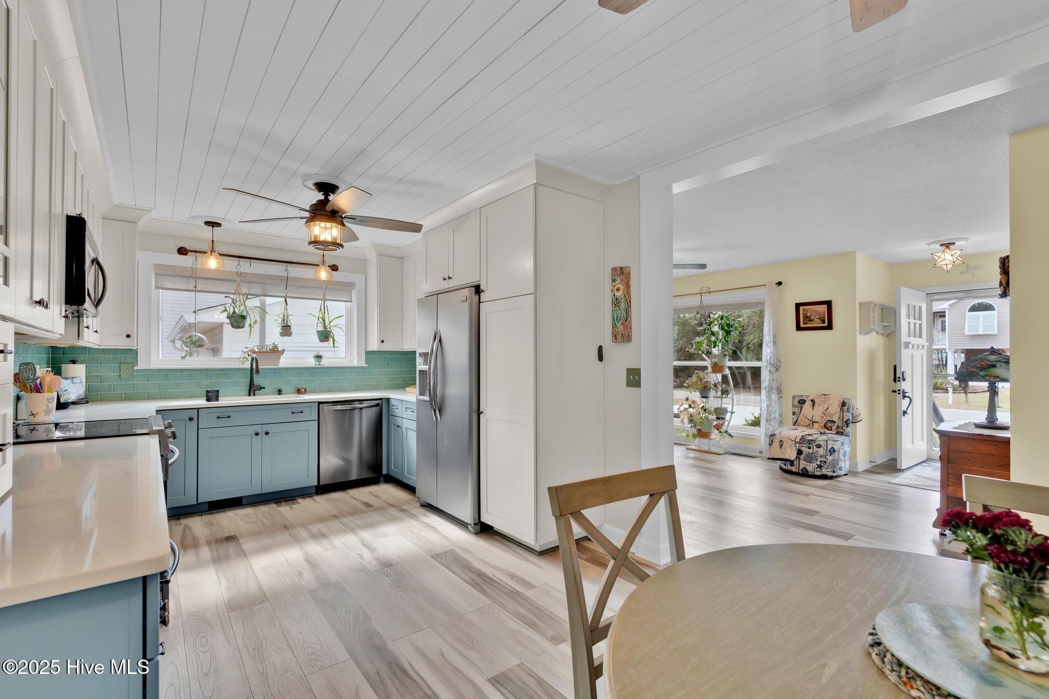 100540087 | Photo 12