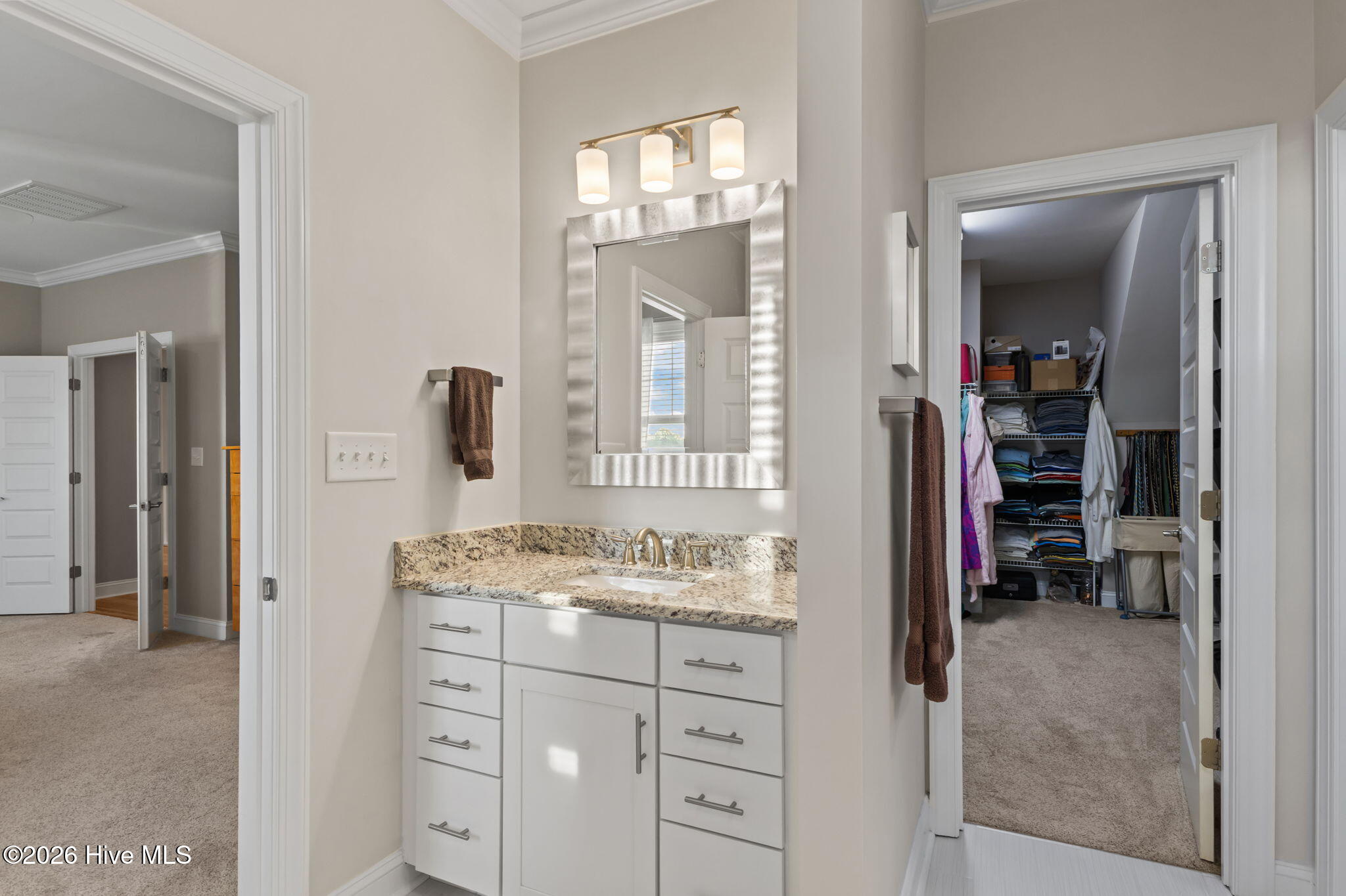 100560344 | Photo 60