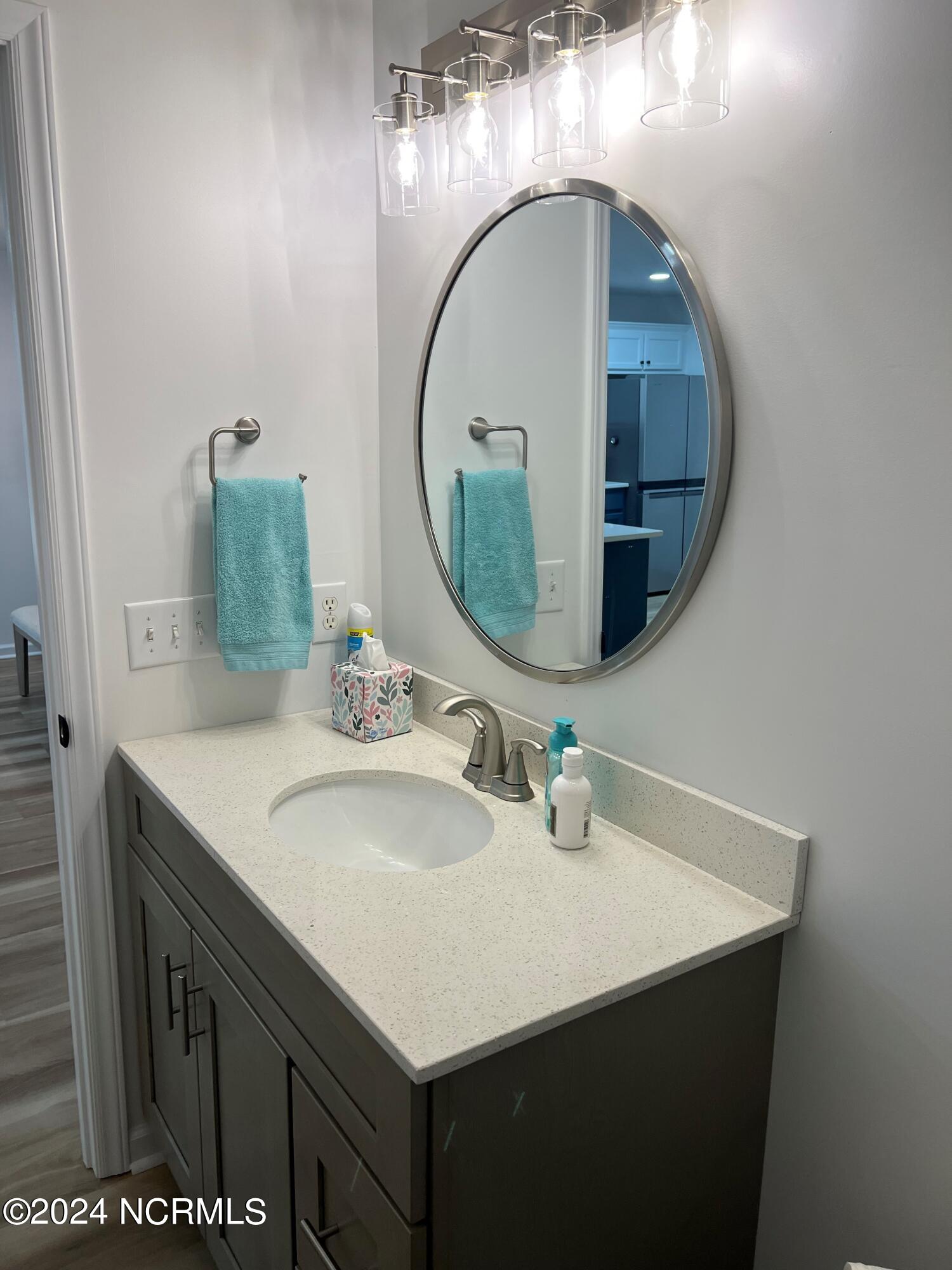 100560867 | Photo 30