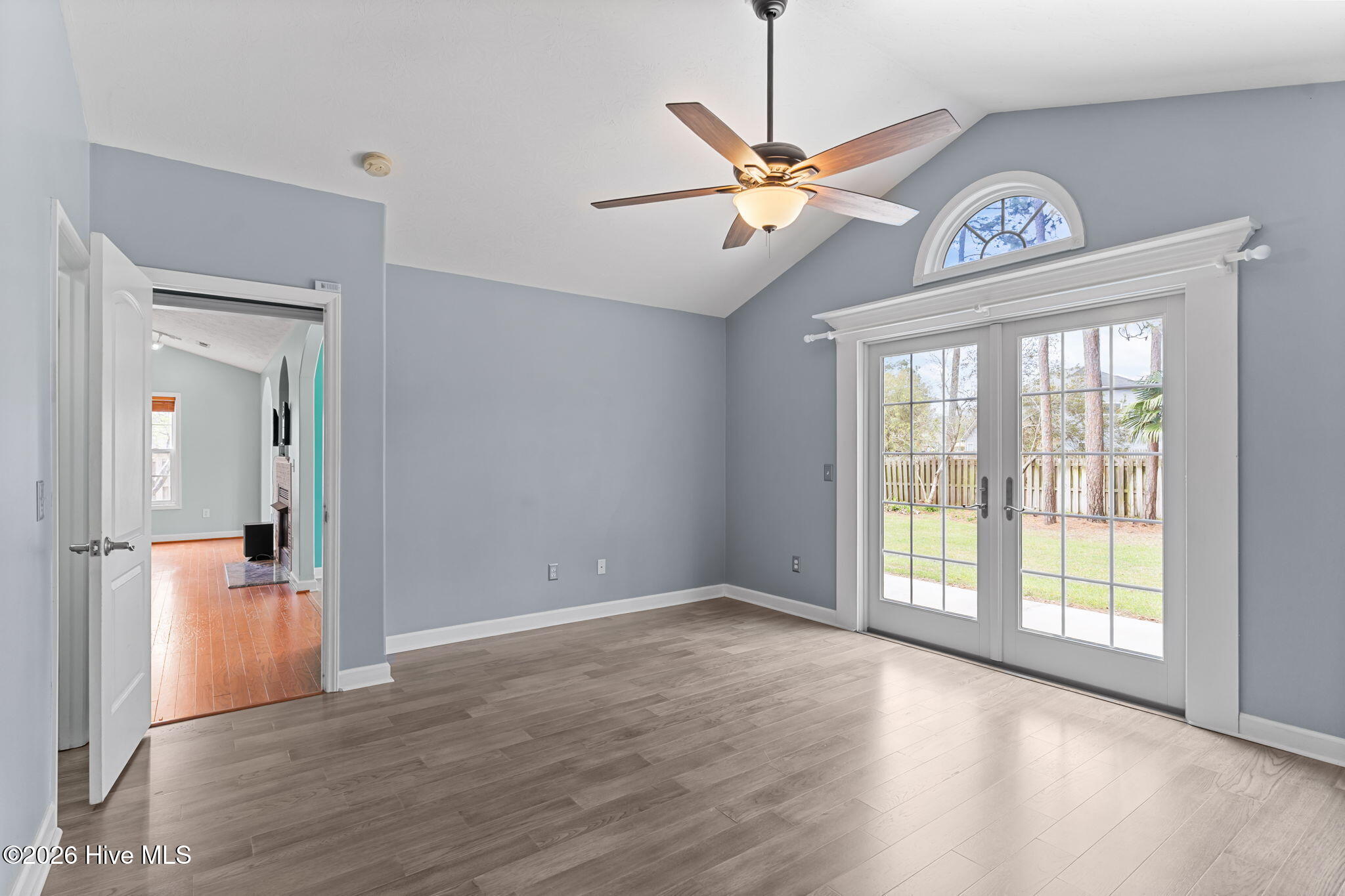 100563070 | Photo 22