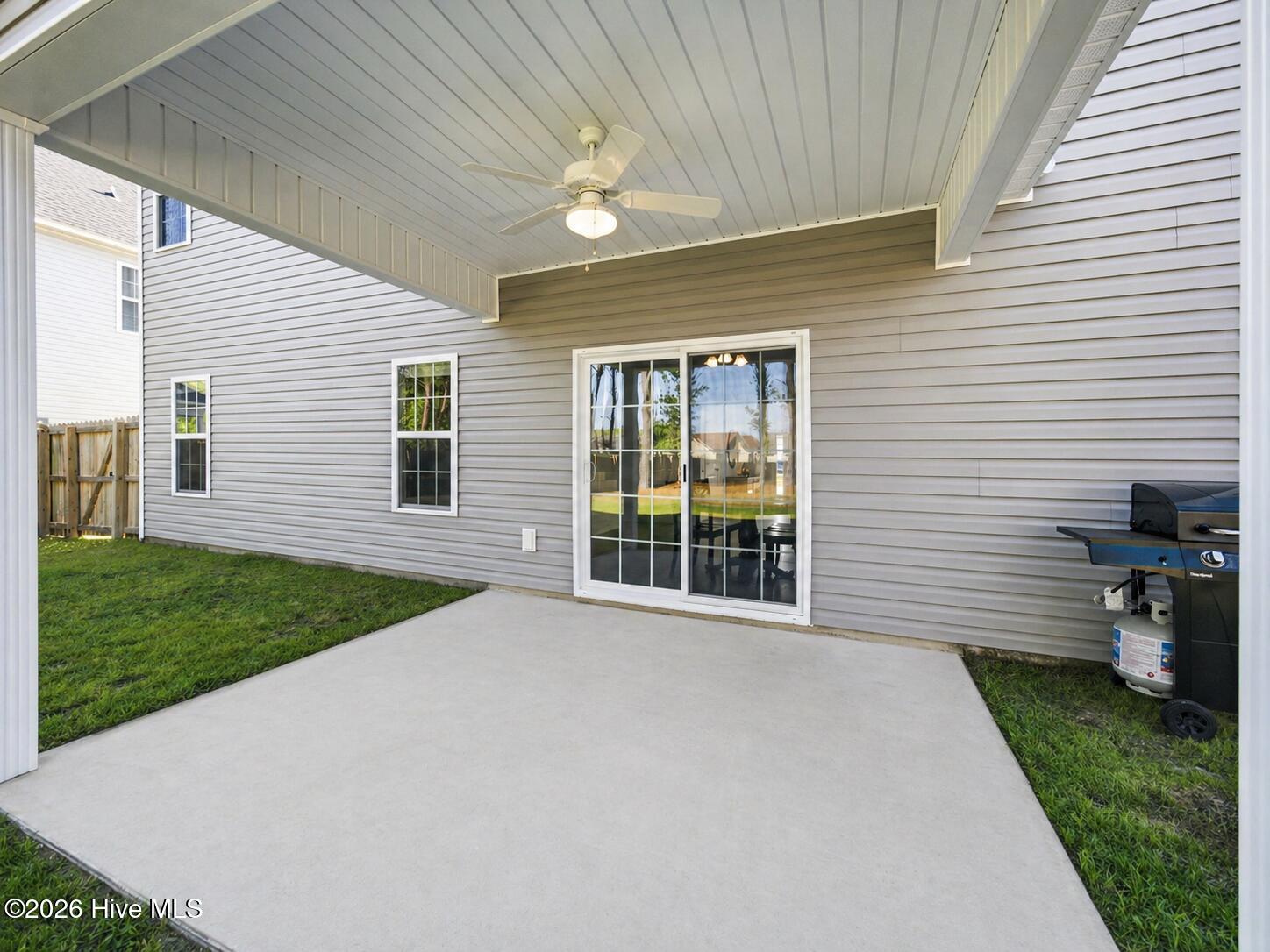 100570227 | Photo 43