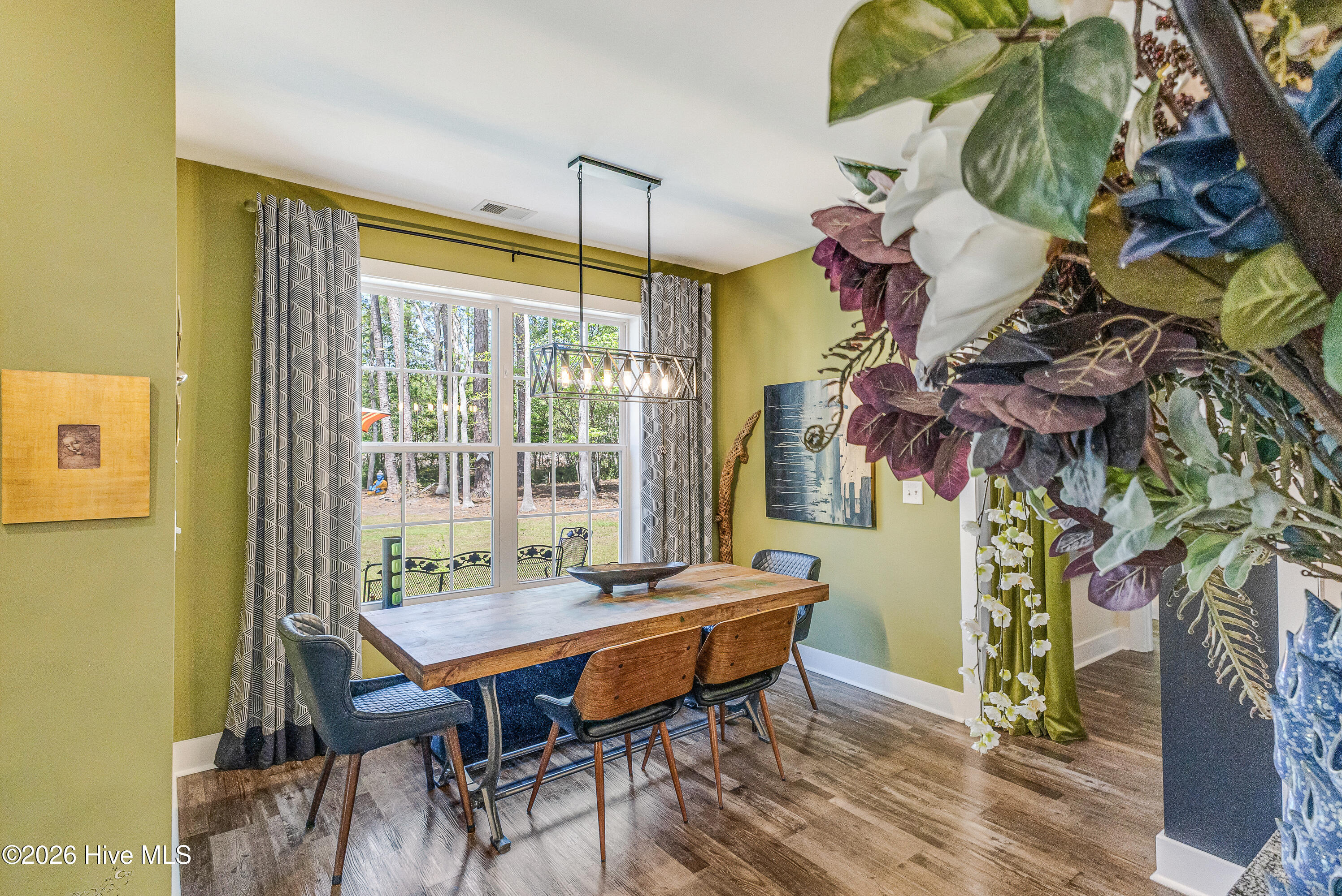 100563377 | Photo 18