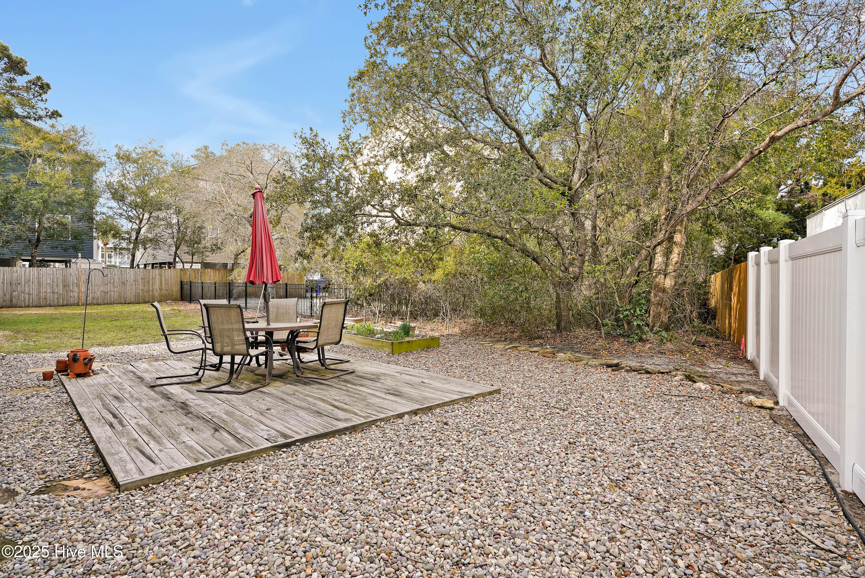 100557835 | Photo 32