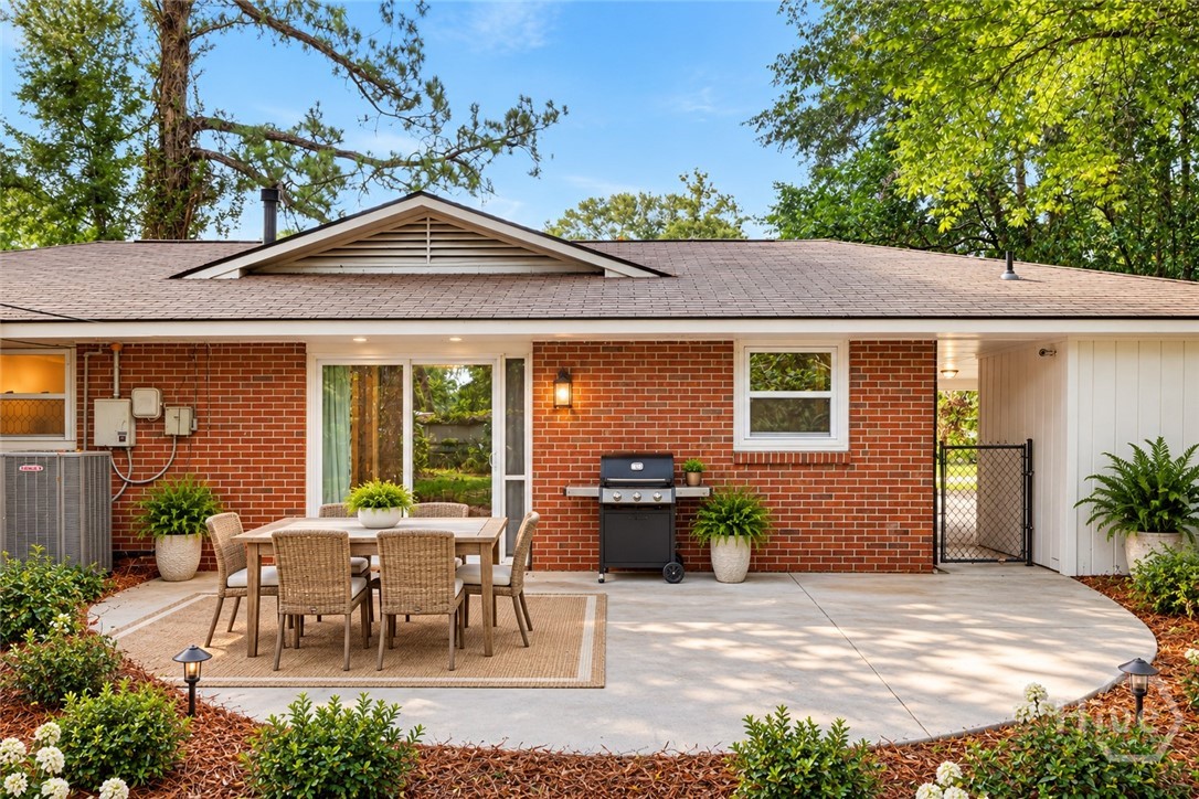Photo 3 of Single family home for sale at 2131 Walz Dr, Savannah, GA 31404 | MLS# SA364702 | Listing updated on 2026-09-21