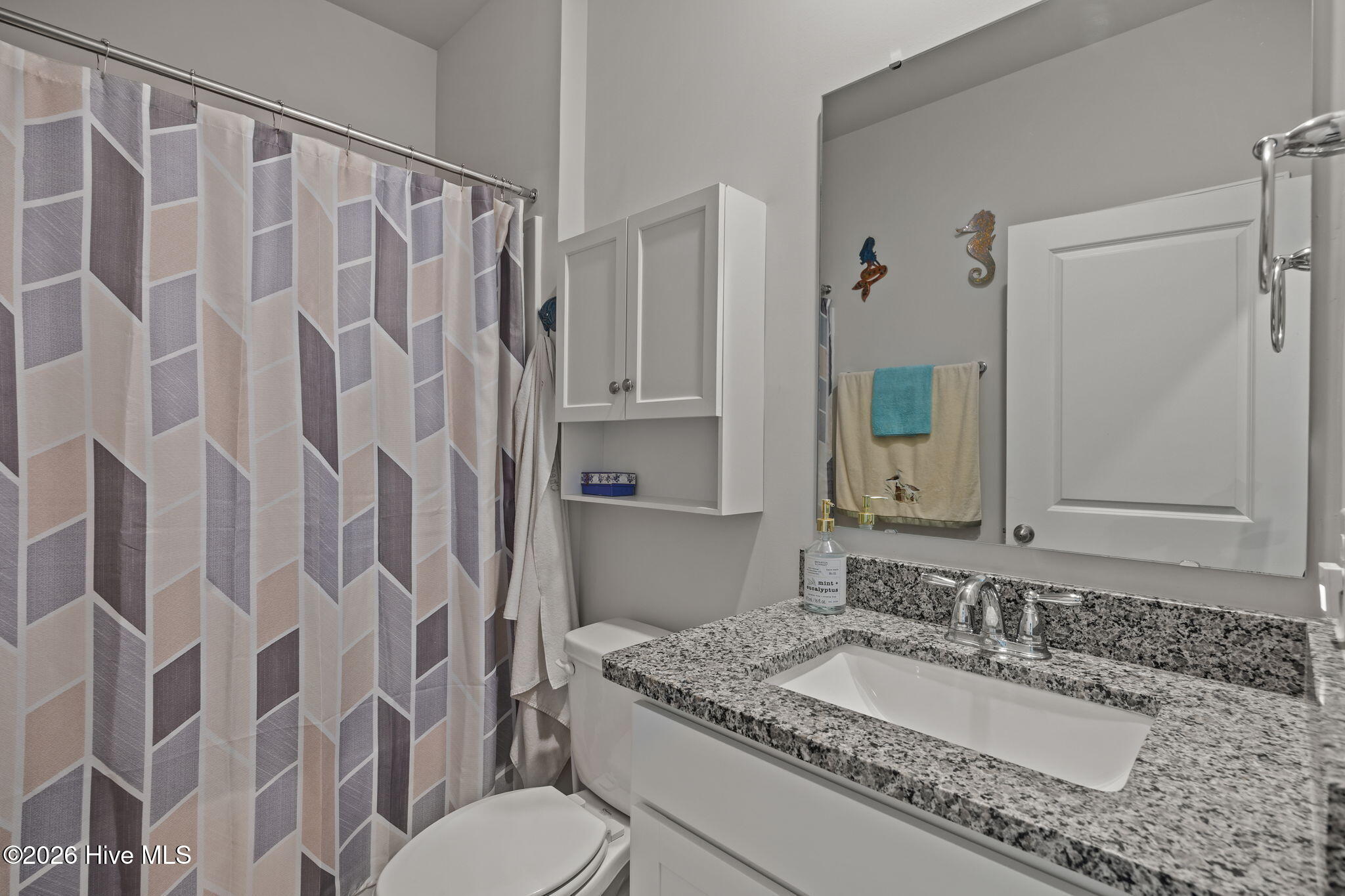 100567889 | Photo 25