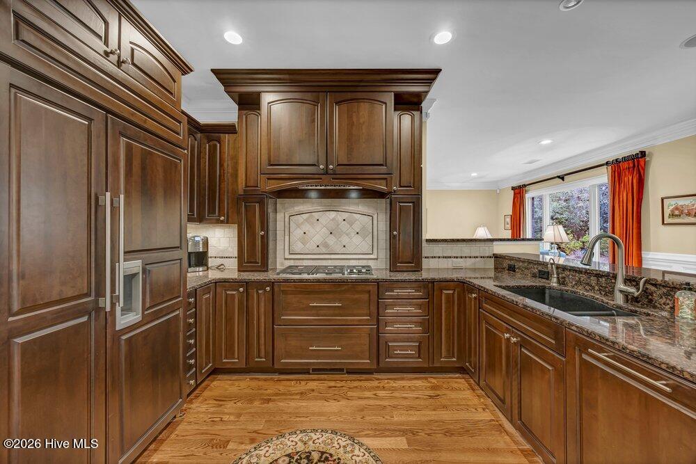 100557669 | Photo 14