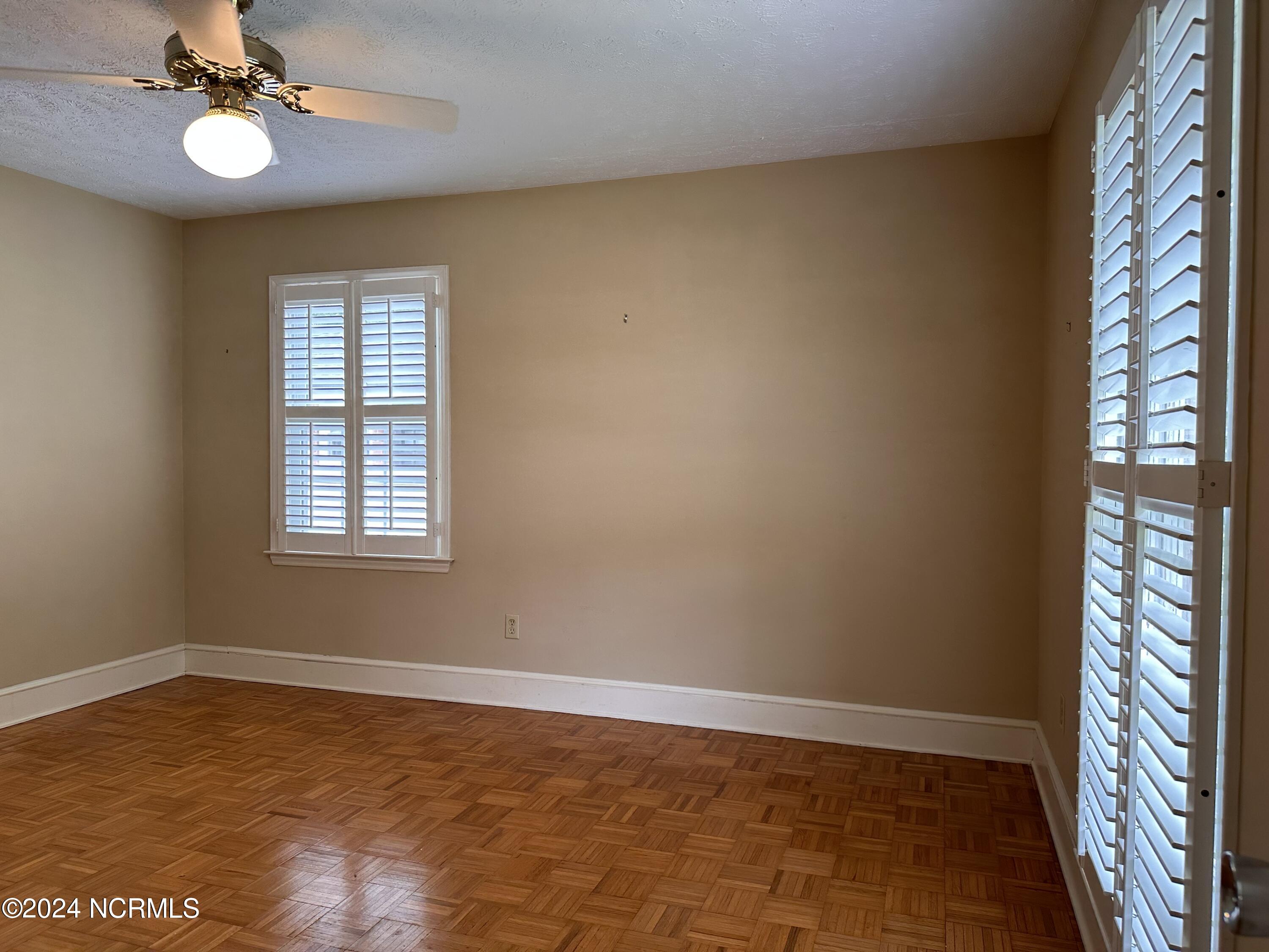 100466276 | Photo 33