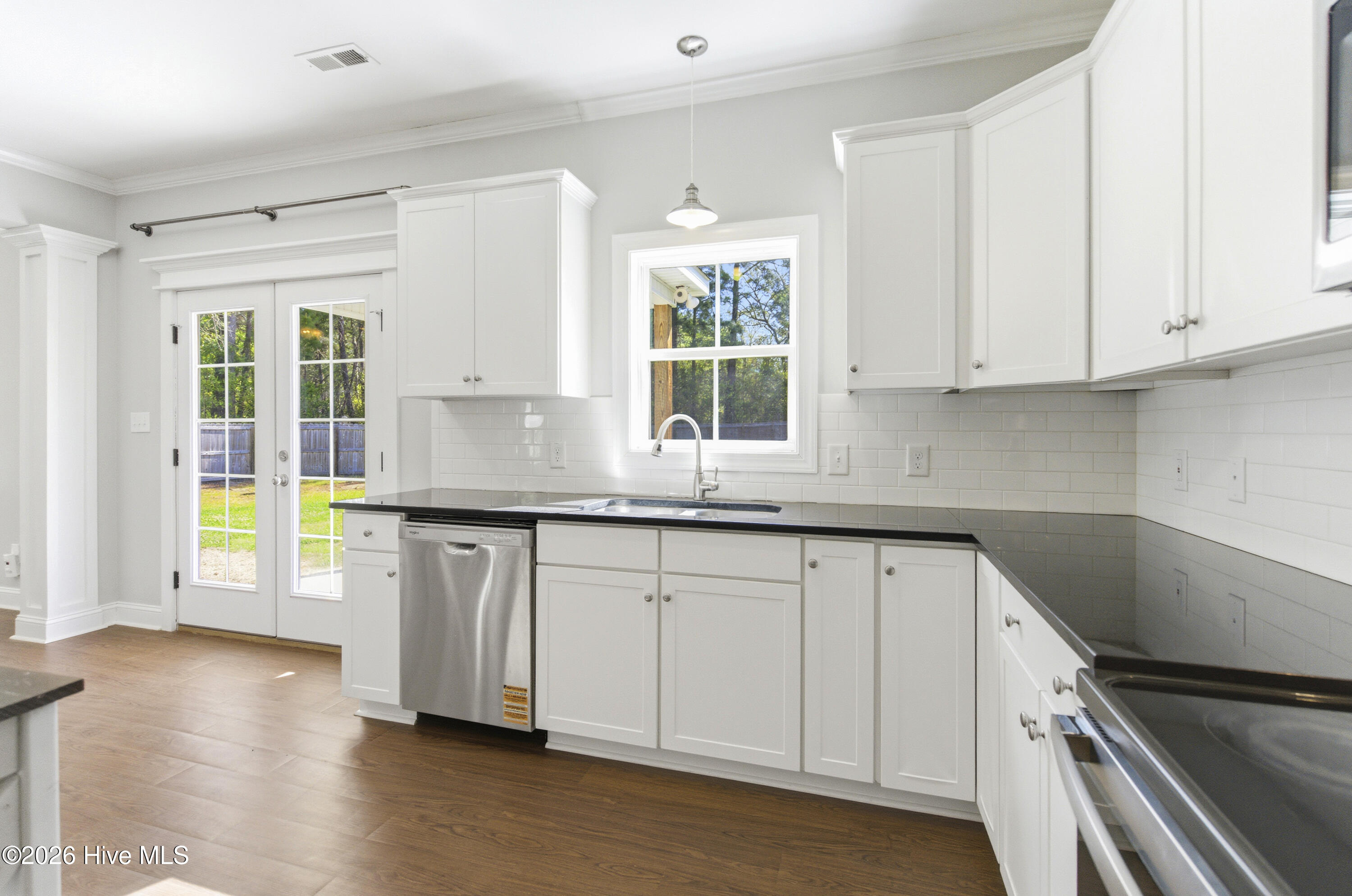 100566364 | Photo 22