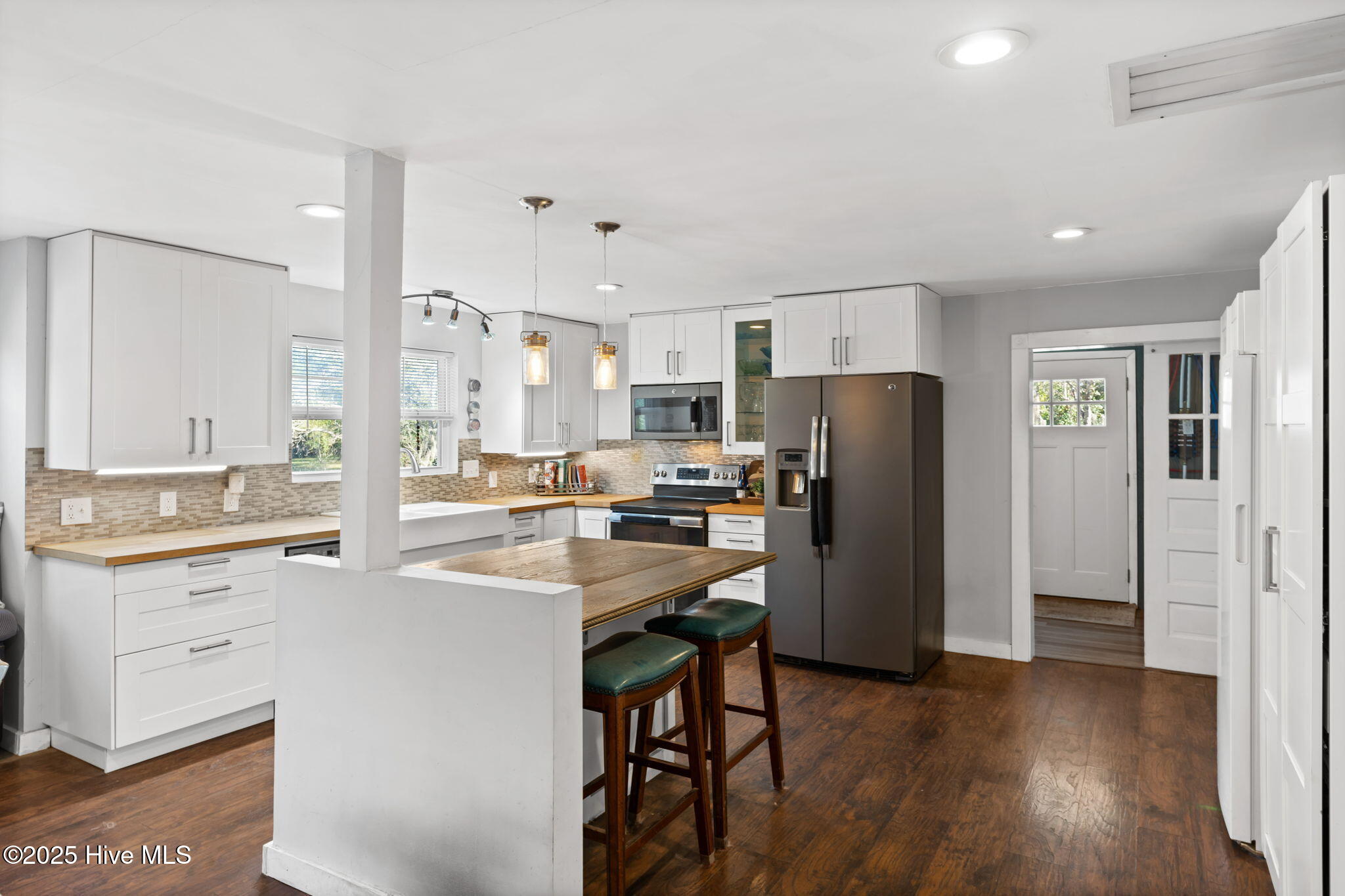 100538220 | Photo 15