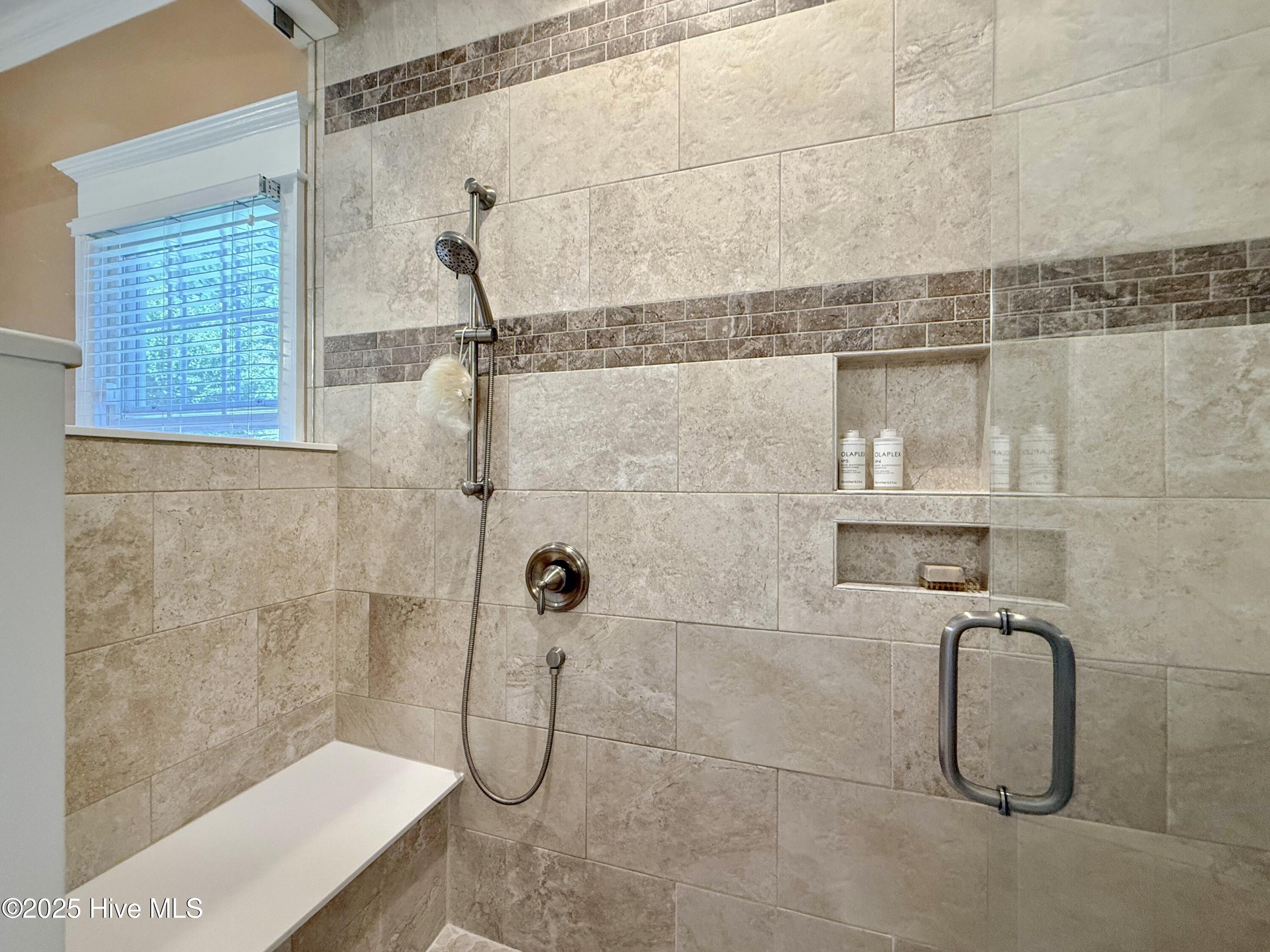 100561292 | Photo 54