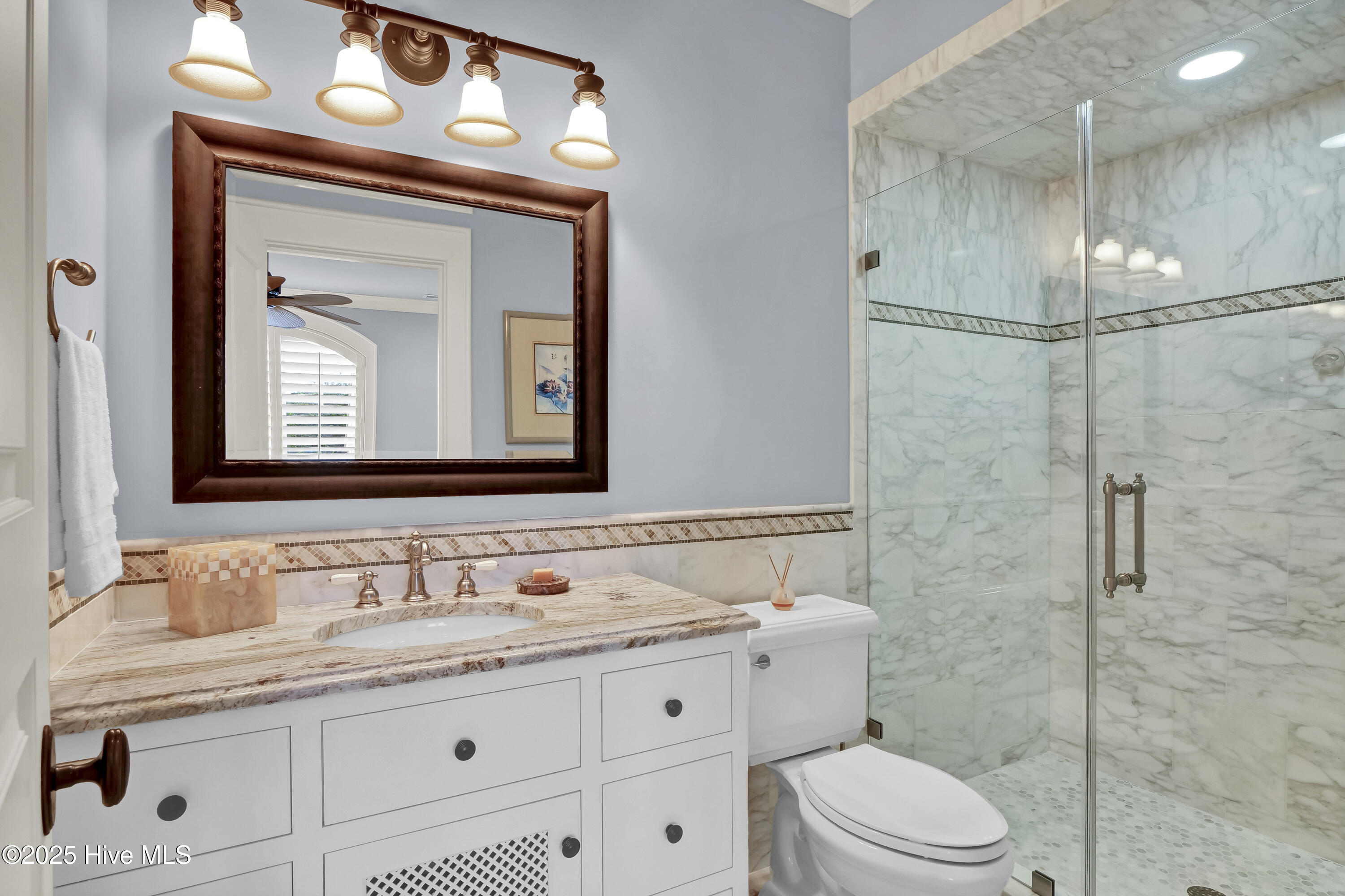 100504113 | Photo 47