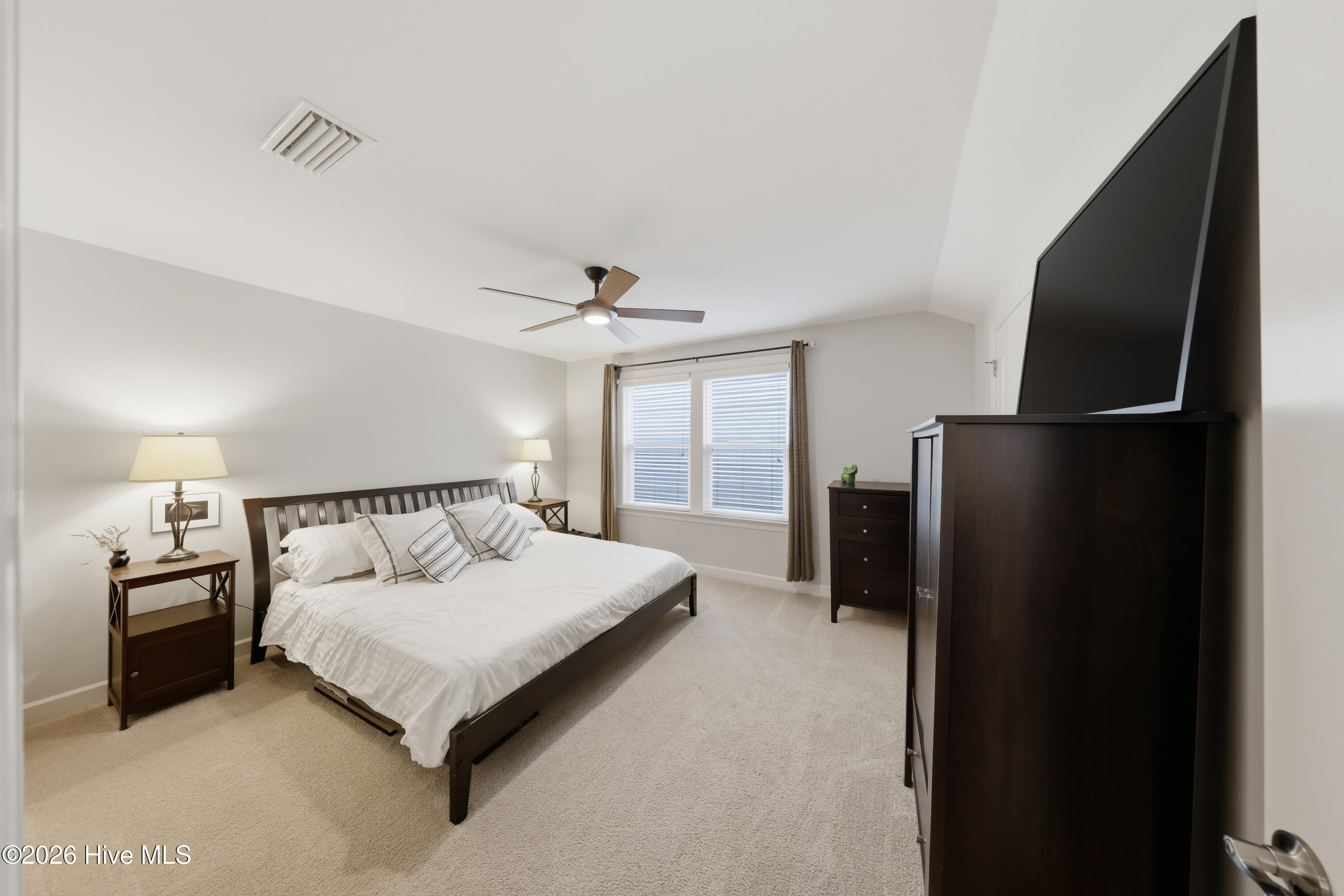 100557965 | Photo 28