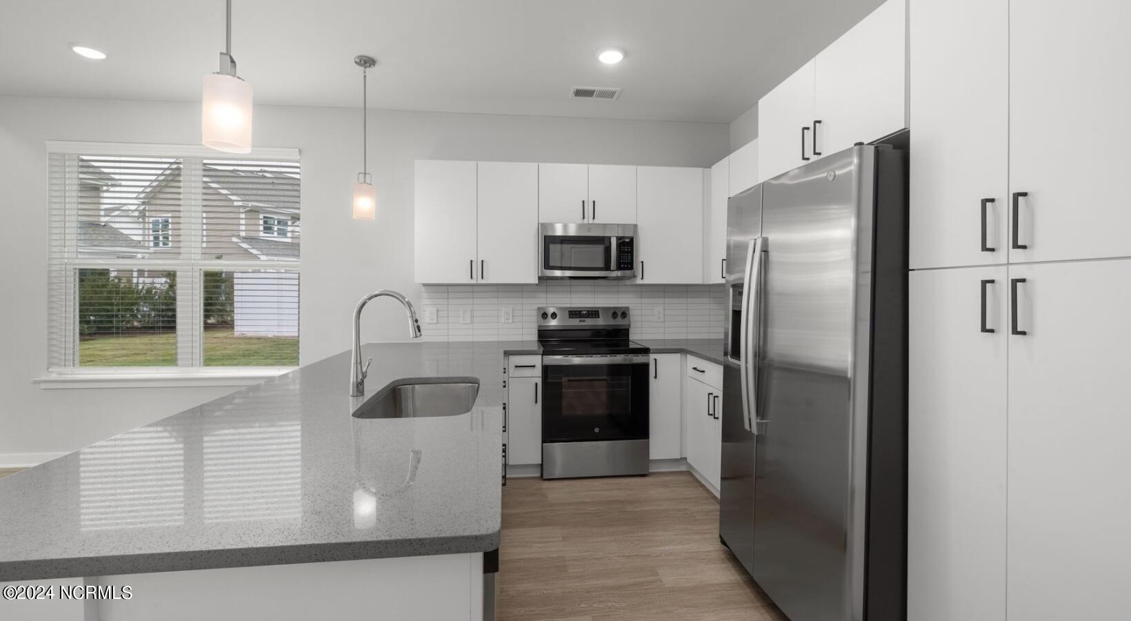 100543623 | Photo 15