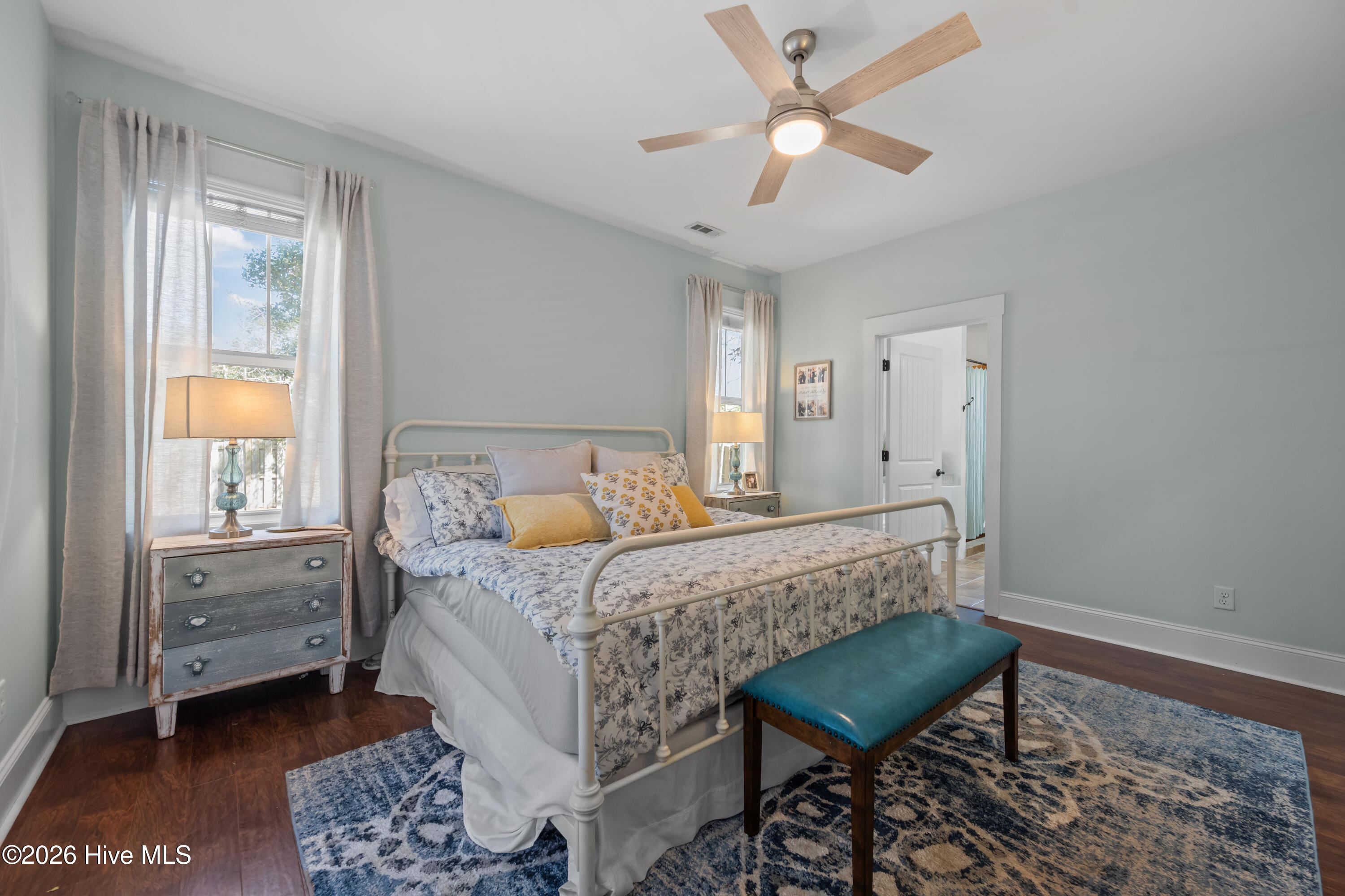 100566521 | Photo 14