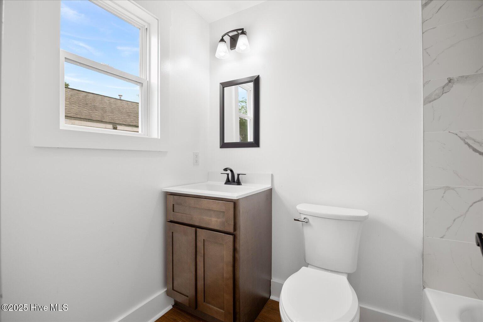 100519380 | Photo 28