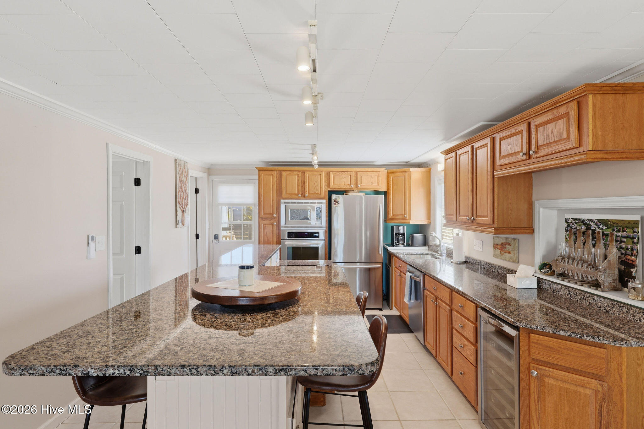 100566548 | Photo 12