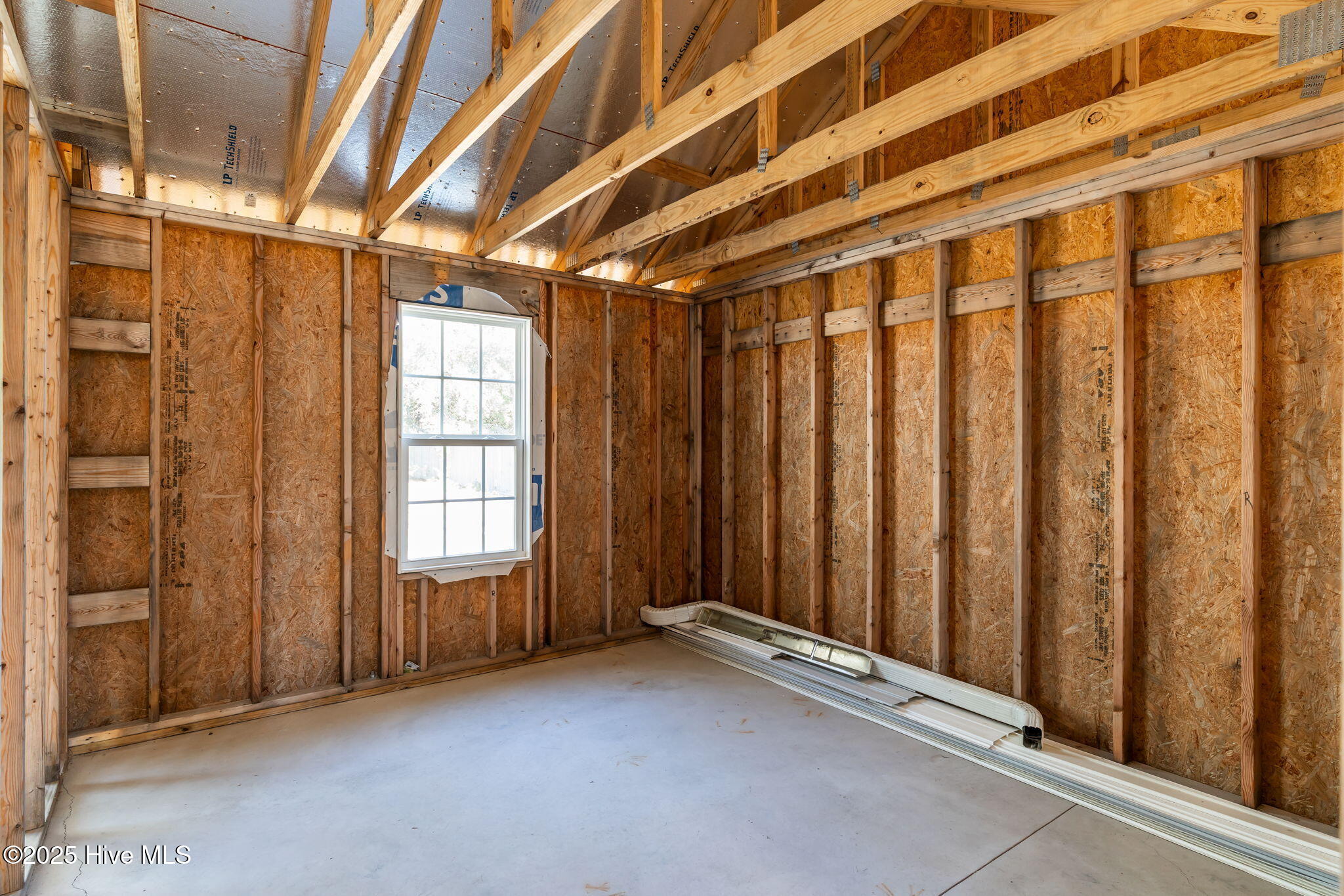 100530347 | Photo 43