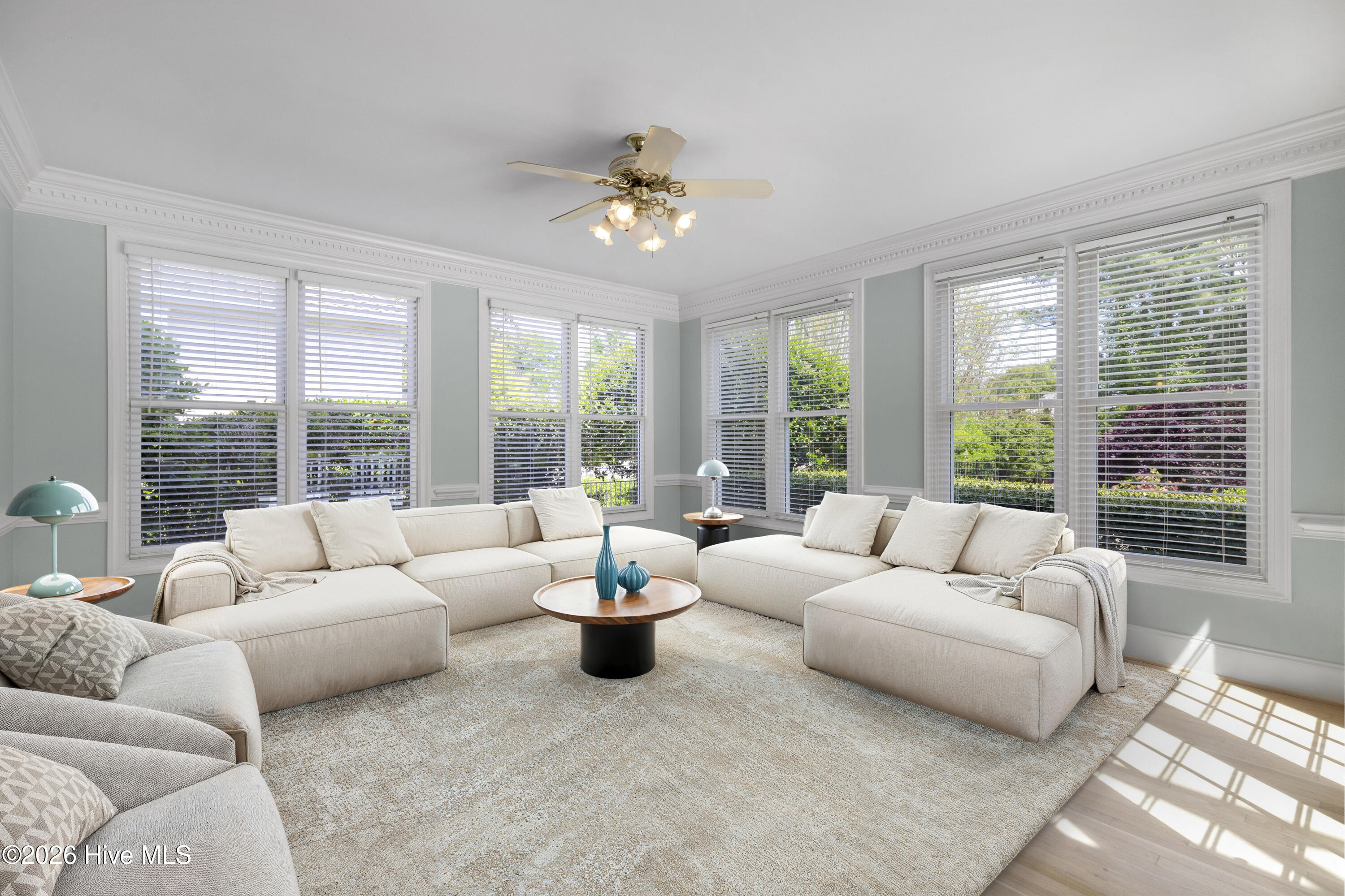 100566795 | Photo 14