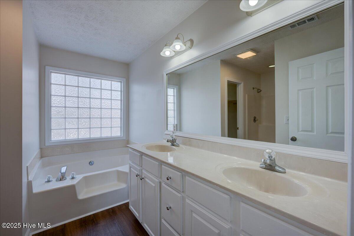 100546036 | Photo 42