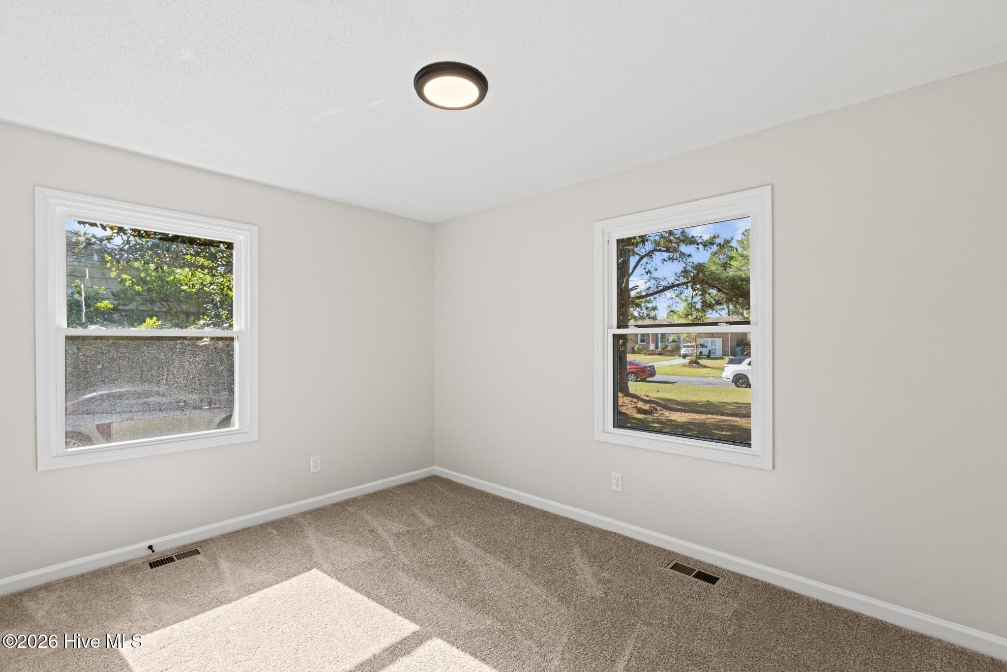 100565282 | Photo 17