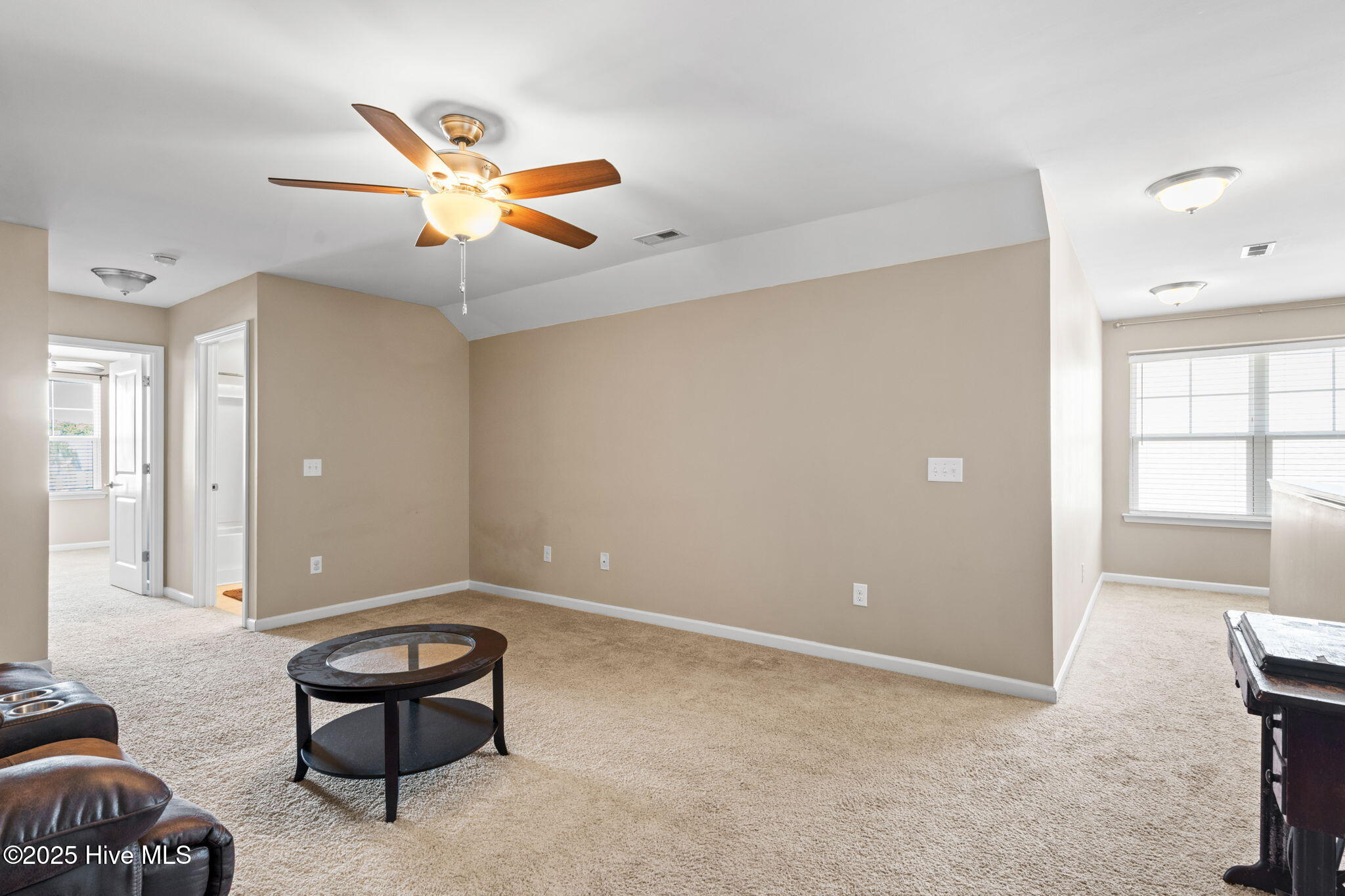 100538184 | Photo 44