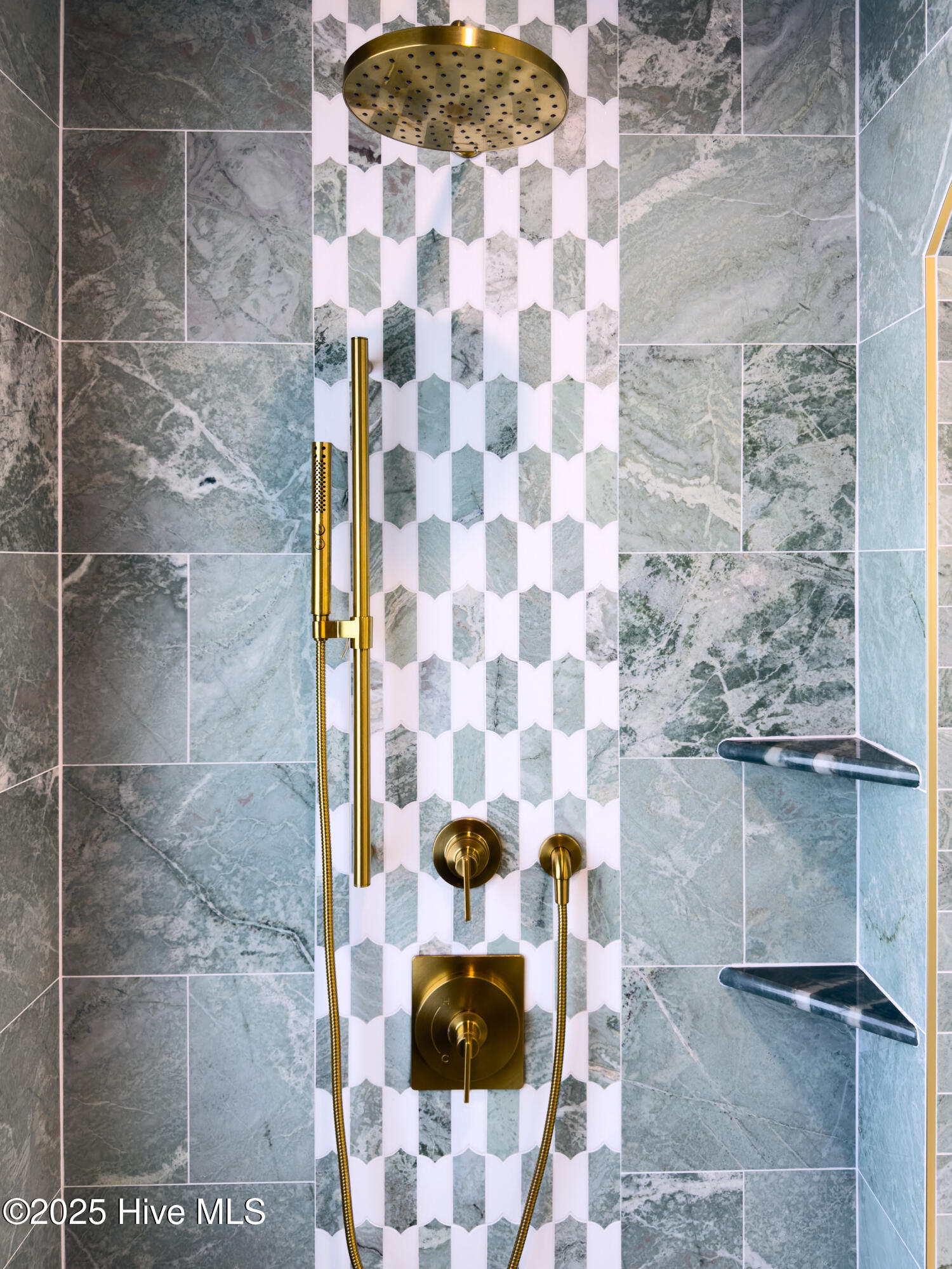 100547922 | Photo 32