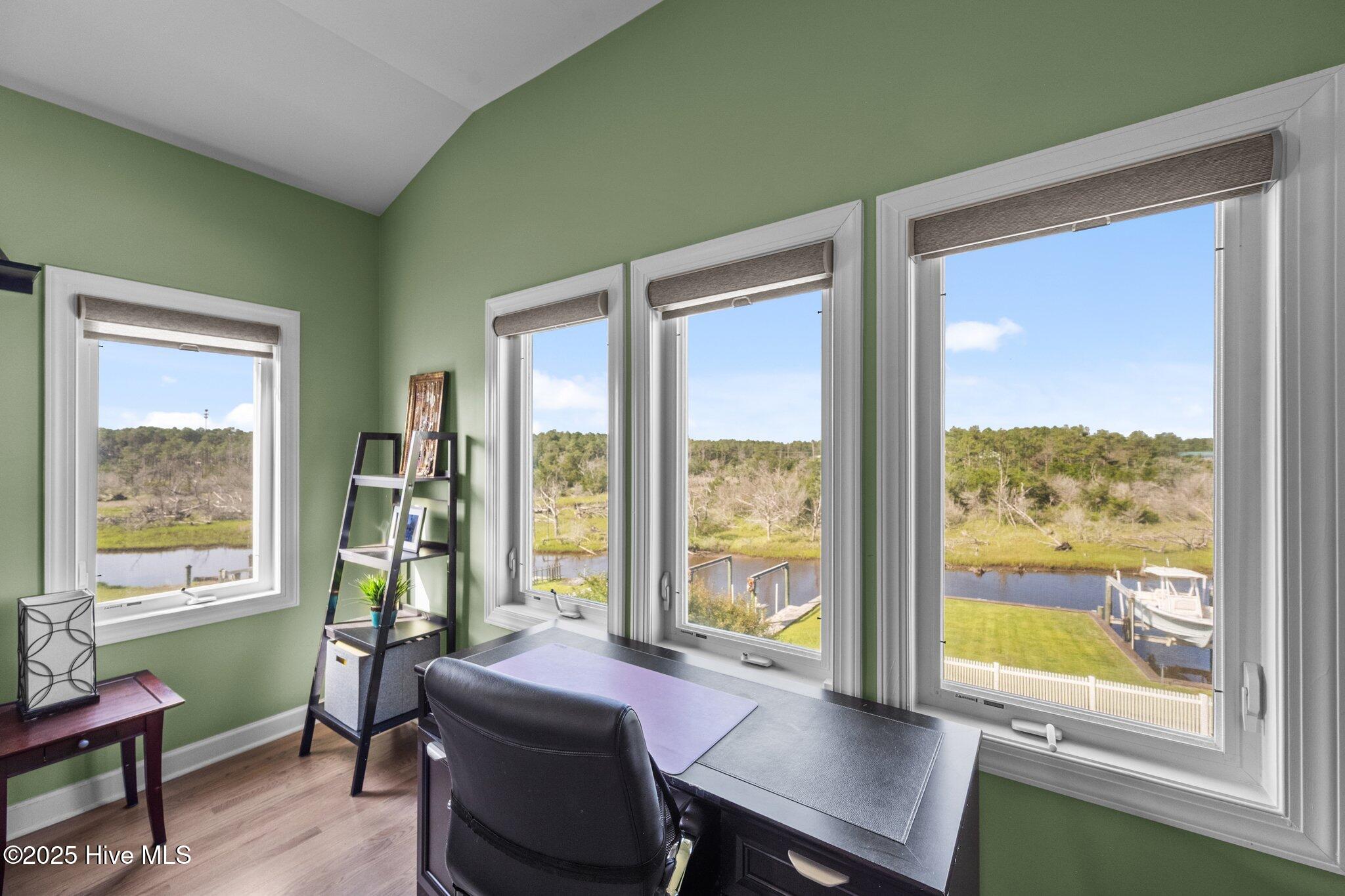 100517402 | Photo 51