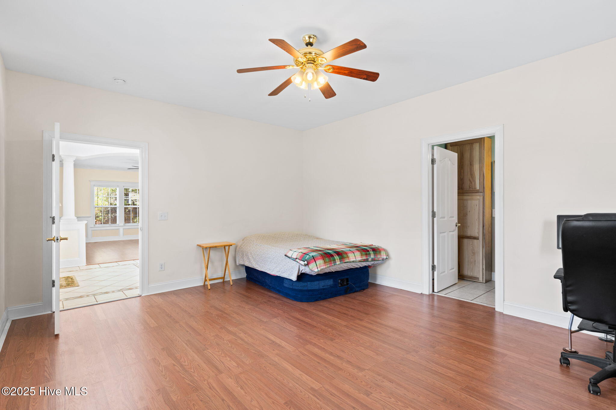 100522413 | Photo 24