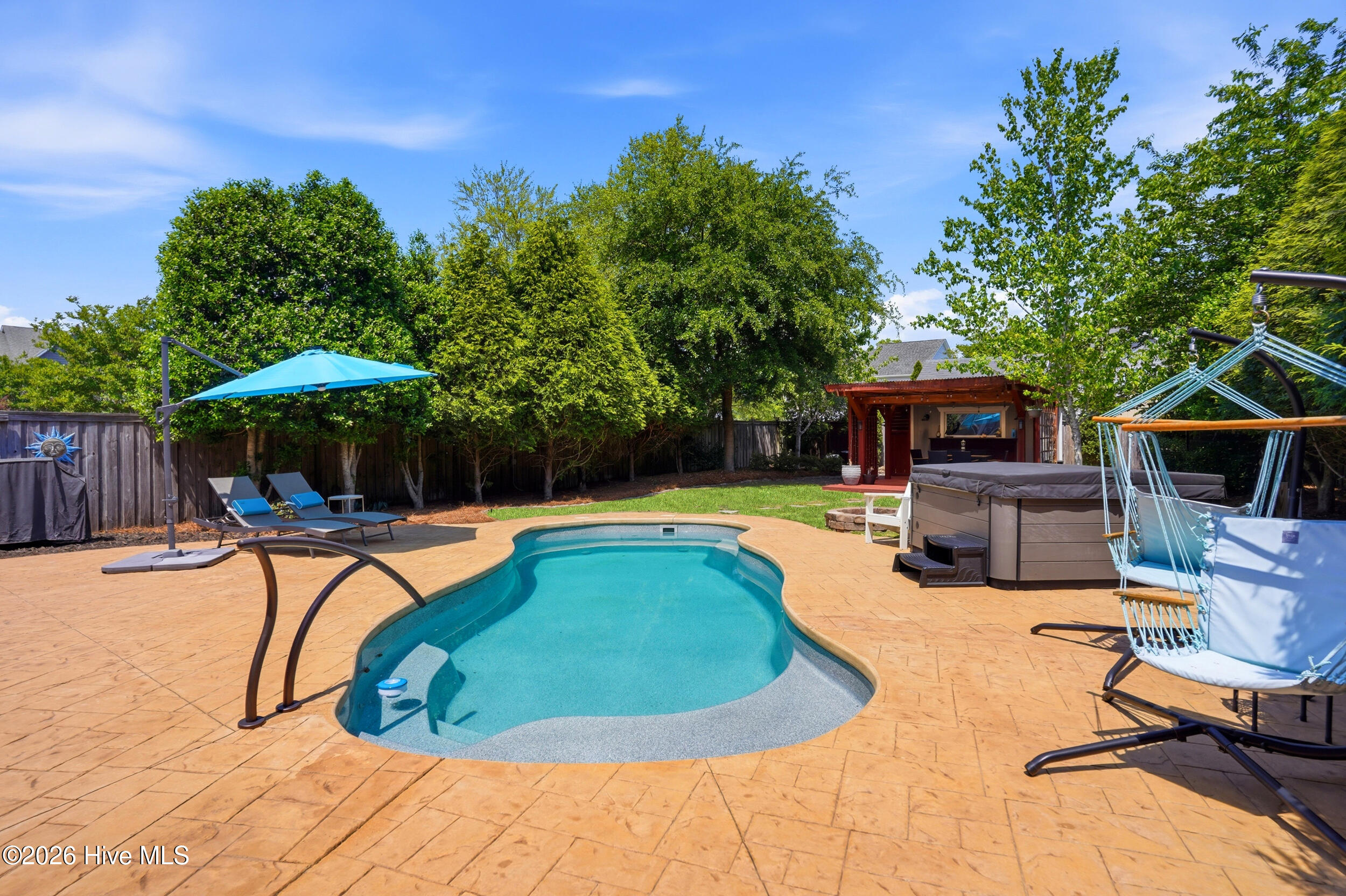 100570216 | Photo 45