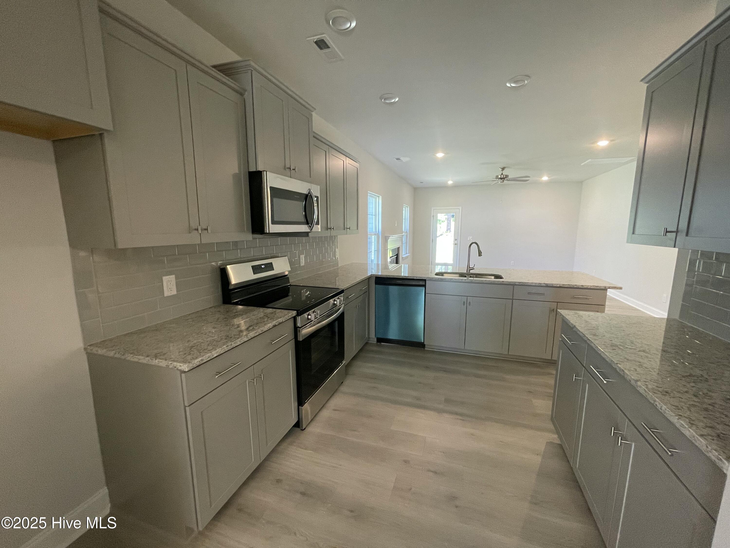 100522611 | Photo 22